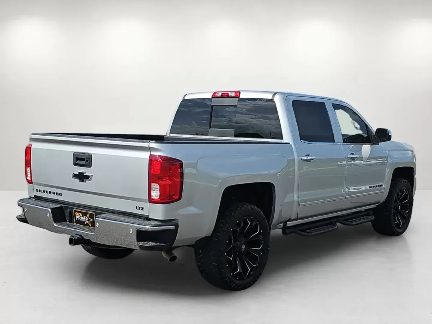2018 /Jet Black Chevrolet Silverado 1500 LTZ (3GCPCSEC5JG) with an Gas V8 5.3L/325 engine, 6-Speed Automatic transmission, located at 804 22nd Ave, Phenix City, AL, 36870, (334) 297-1860, 32.484749, -85.024475 - **Elevate Your Lifestyle with the 2018 Chevrolet Silverado 1500 LTZ in Prattville, AL!**<br /> <br /> Imagine cruising down the scenic roads of Prattville, AL, with your family or friends, the spacious interior of the 2018 Chevrolet Silverado 1500 LTZ providing both comfort and style. This Crew Cab - Photo#4