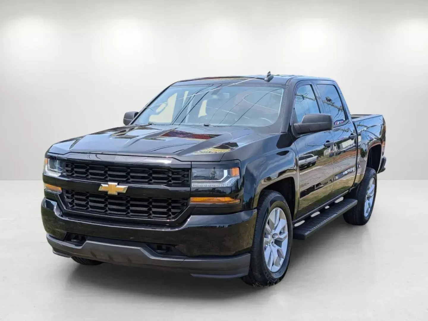2018 /Dark Ash with Jet Black Interior Accents Chevrolet Silverado 1500 Custom (3GCPCPEC4JG) with an Gas V8 5.3L/325 engine, 6-Speed Automatic transmission, located at 3959 U.S. 80 W, Phenix City, AL, 36870, (334) 297-4885, 32.469296, -85.135185 - 2018 Chevrolet Silverado 1500 Custom - Photo#1