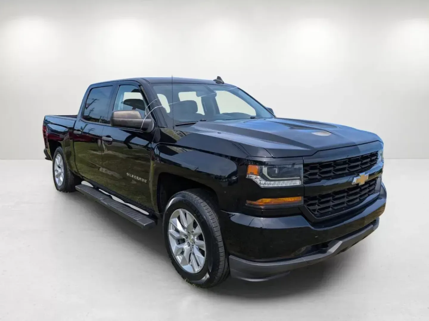 2018 /Dark Ash with Jet Black Interior Accents Chevrolet Silverado 1500 Custom (3GCPCPEC4JG) with an Gas V8 5.3L/325 engine, 6-Speed Automatic transmission, located at 3959 U.S. 80 W, Phenix City, AL, 36870, (334) 297-4885, 32.469296, -85.135185 - 2018 Chevrolet Silverado 1500 Custom - Photo#7