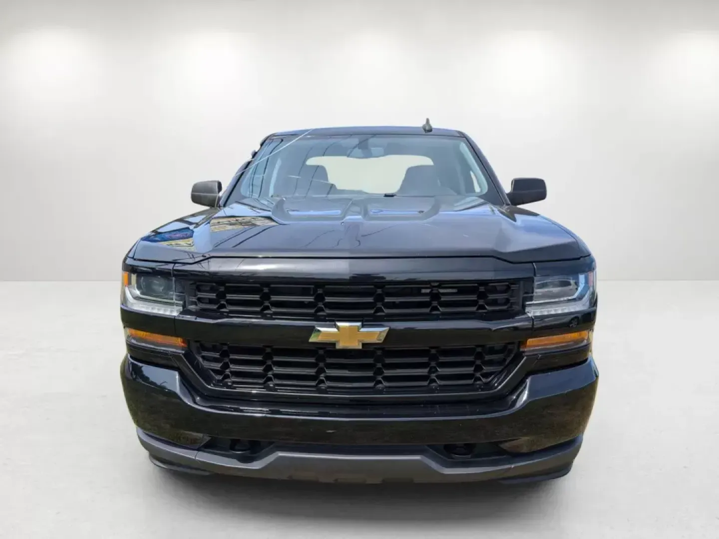 2018 /Dark Ash with Jet Black Interior Accents Chevrolet Silverado 1500 Custom (3GCPCPEC4JG) with an Gas V8 5.3L/325 engine, 6-Speed Automatic transmission, located at 3959 U.S. 80 W, Phenix City, AL, 36870, (334) 297-4885, 32.469296, -85.135185 - 2018 Chevrolet Silverado 1500 Custom - Photo#8