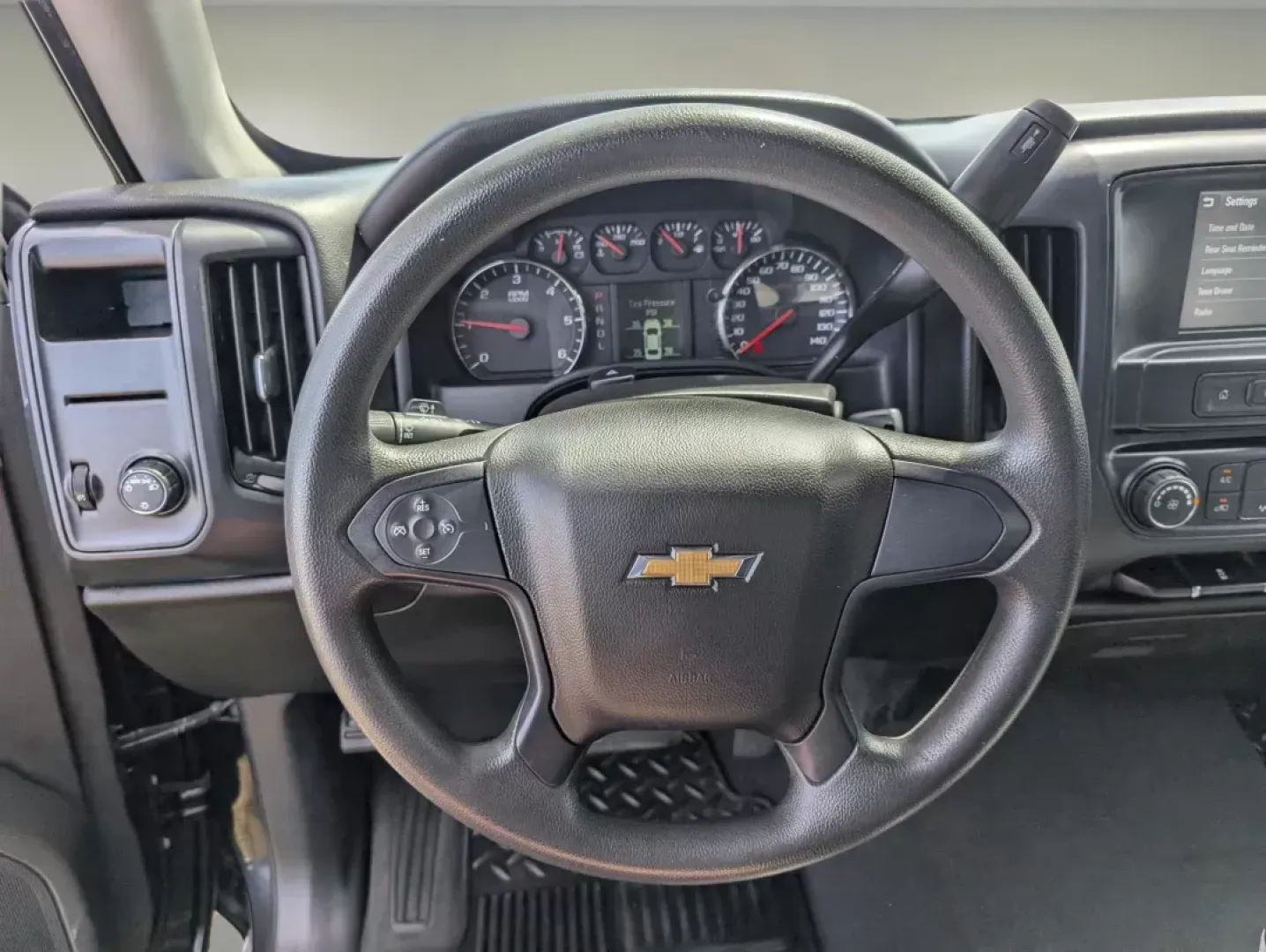 2018 /Dark Ash with Jet Black Interior Accents Chevrolet Silverado 1500 Custom (3GCPCPEC4JG) with an Gas V8 5.3L/325 engine, 6-Speed Automatic transmission, located at 3959 U.S. 80 W, Phenix City, AL, 36870, (334) 297-4885, 32.469296, -85.135185 - 2018 Chevrolet Silverado 1500 Custom - Photo#16