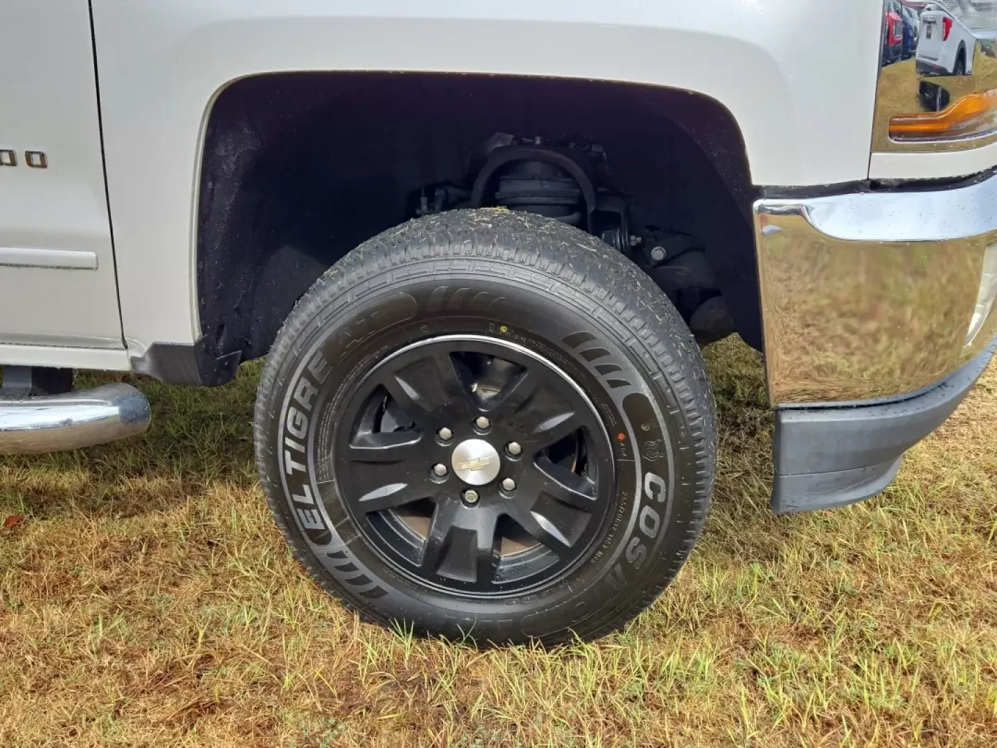 2018 /Jet Black Chevrolet Silverado 1500 LT (3GCPCREC2JG) with an Other engine, located at 3959 U.S. 80 W, Phenix City, AL, 36870, (334) 297-4885, 32.469296, -85.135185 - Experience adventure and versatility with this stunning 2018 Chevrolet Silverado 1500 LT, now available at Gils Auto, located at 3959 U.S. 80 W, Phenix City, AL 36870. This versatile pickup is perfect for weekend adventures, family road trips, or daily commutes, making it an ideal choice for those w - Photo#3
