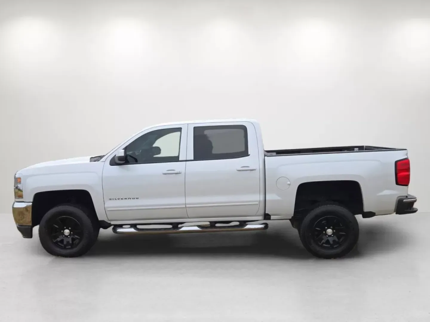 2018 /Jet Black Chevrolet Silverado 1500 LT (3GCPCREC2JG) with an Other engine, located at 3959 U.S. 80 W, Phenix City, AL, 36870, (334) 297-4885, 32.469296, -85.135185 - Experience adventure and versatility with this stunning 2018 Chevrolet Silverado 1500 LT, now available at Gils Auto, located at 3959 U.S. 80 W, Phenix City, AL 36870. This versatile pickup is perfect for weekend adventures, family road trips, or daily commutes, making it an ideal choice for those w - Photo#9