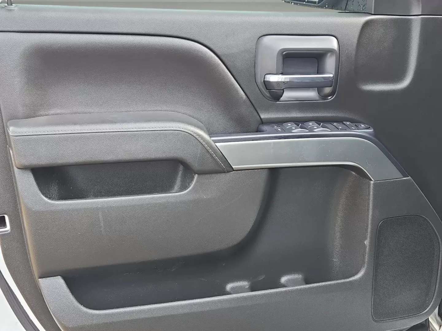 2018 /Jet Black Chevrolet Silverado 1500 LT (3GCPCREC2JG) with an Other engine, located at 3959 U.S. 80 W, Phenix City, AL, 36870, (334) 297-4885, 32.469296, -85.135185 - Experience adventure and versatility with this stunning 2018 Chevrolet Silverado 1500 LT, now available at Gils Auto, located at 3959 U.S. 80 W, Phenix City, AL 36870. This versatile pickup is perfect for weekend adventures, family road trips, or daily commutes, making it an ideal choice for those w - Photo#10