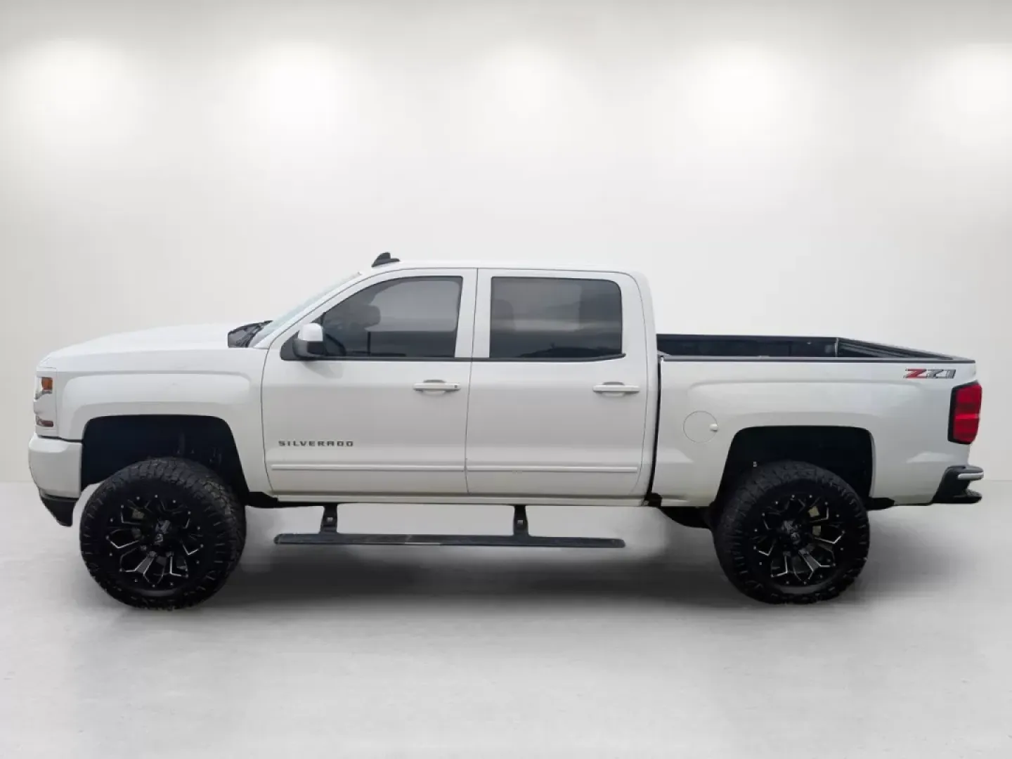 2018 /Jet Black Chevrolet Silverado 1500 LT (3GCUKREC0JG) with an Other engine, located at 3959 U.S. 80 W, Phenix City, AL, 36870, (334) 297-4885, 32.469296, -85.135185 - **Adventure Awaits with the 2018 Chevrolet Silverado 1500 LT** <br /> <br /> Are you ready to elevate your weekend adventures and daily commutes? The 2018 Chevrolet Silverado 1500 LT is not just a truck; it's a lifestyle upgrade. Perfect for those who crave the open road and seek a reliable vehicle - Photo#7
