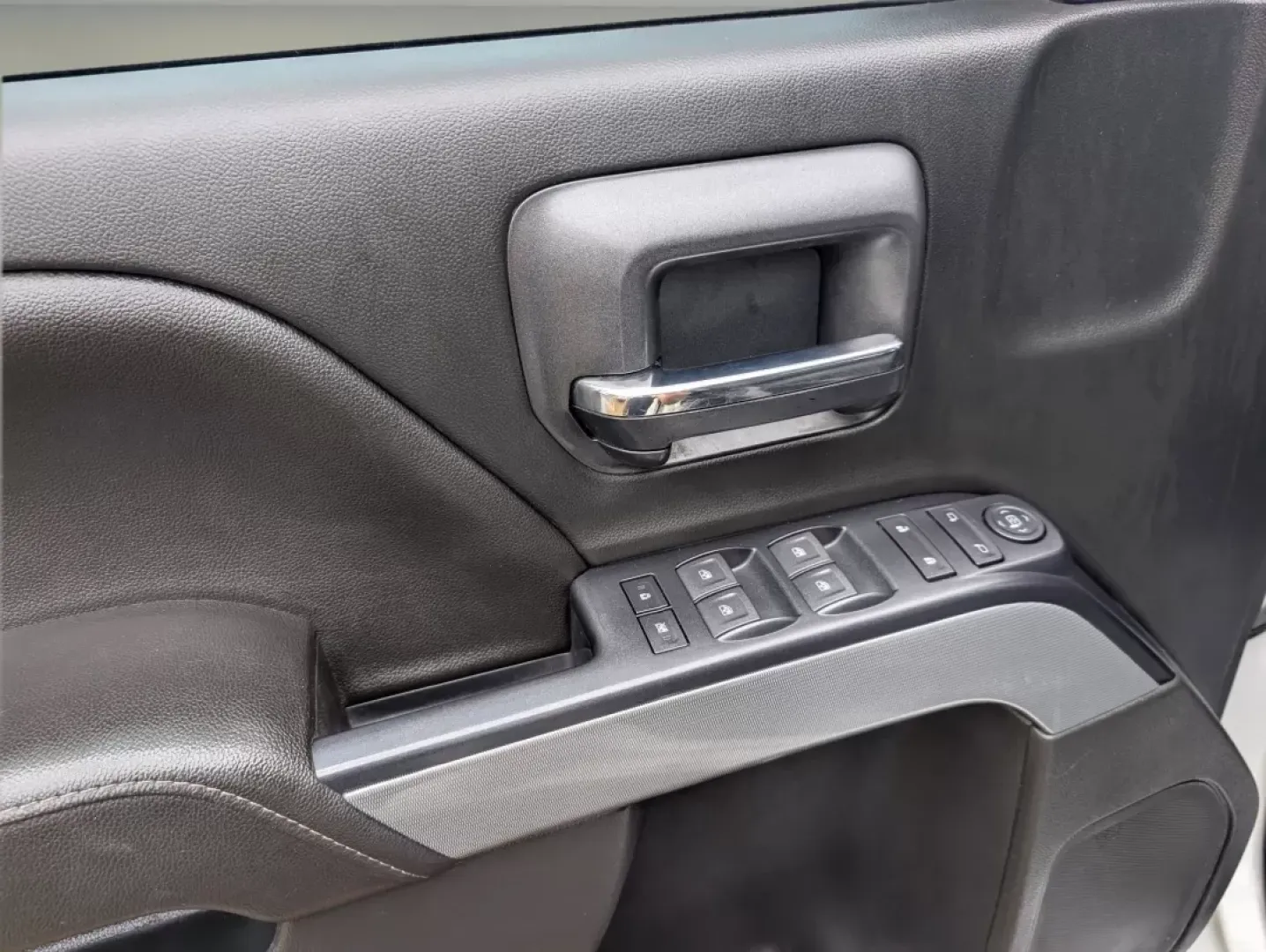 2018 /Jet Black Chevrolet Silverado 1500 LT (3GCUKREC0JG) with an Other engine, located at 3959 U.S. 80 W, Phenix City, AL, 36870, (334) 297-4885, 32.469296, -85.135185 - **Adventure Awaits with the 2018 Chevrolet Silverado 1500 LT** <br /> <br /> Are you ready to elevate your weekend adventures and daily commutes? The 2018 Chevrolet Silverado 1500 LT is not just a truck; it's a lifestyle upgrade. Perfect for those who crave the open road and seek a reliable vehicle - Photo#8