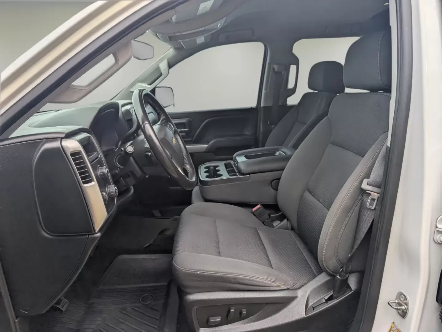 2018 /Jet Black Chevrolet Silverado 1500 LT (3GCUKREC0JG) with an Other engine, located at 3959 U.S. 80 W, Phenix City, AL, 36870, (334) 297-4885, 32.469296, -85.135185 - **Adventure Awaits with the 2018 Chevrolet Silverado 1500 LT** <br /> <br /> Are you ready to elevate your weekend adventures and daily commutes? The 2018 Chevrolet Silverado 1500 LT is not just a truck; it's a lifestyle upgrade. Perfect for those who crave the open road and seek a reliable vehicle - Photo#9