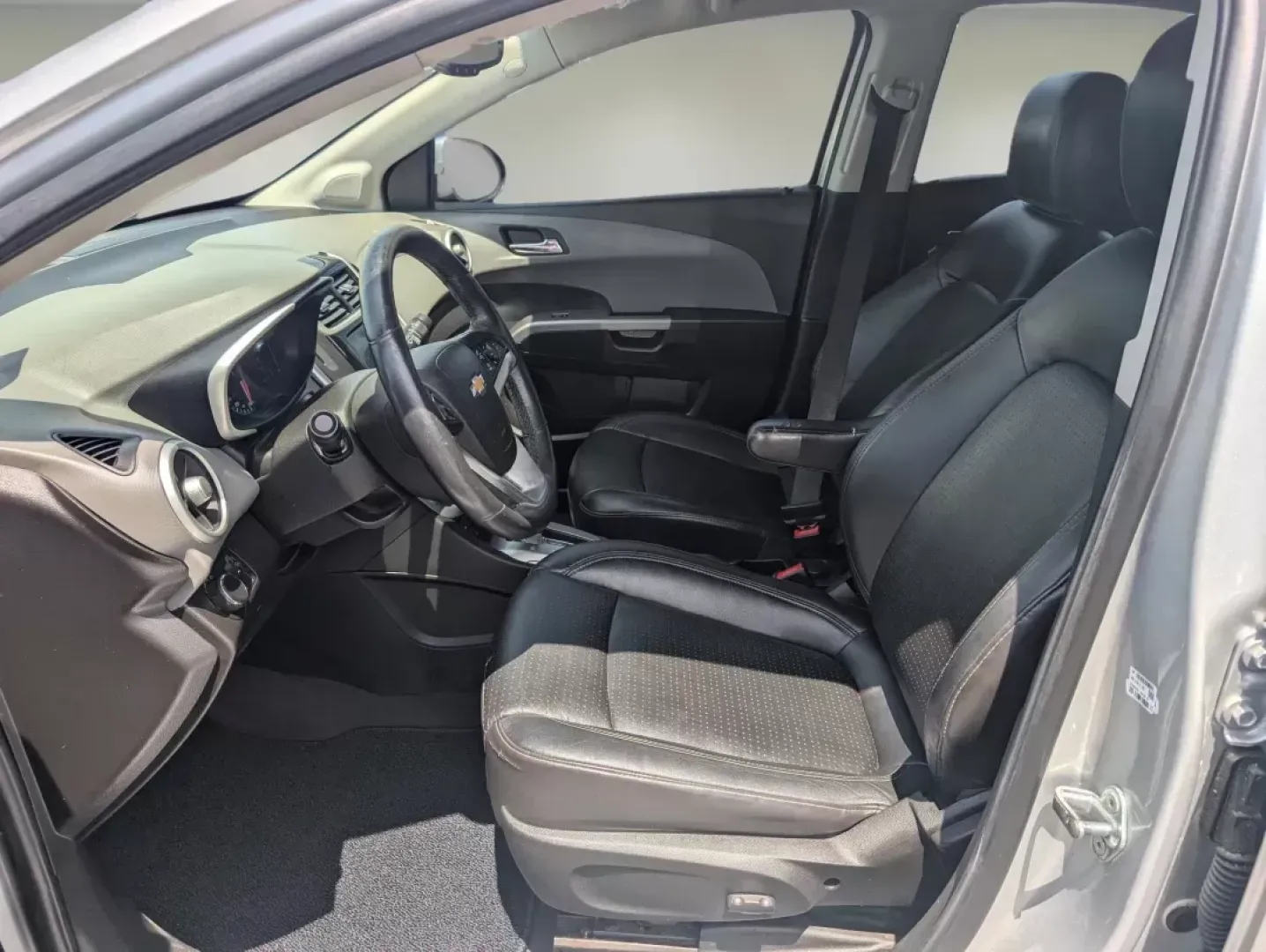 2018 /Jet Black/Dark Titanium Chevrolet Sonic Premier (1G1JF5SB4J4) with an Turbocharged Gas I4 1.4L/110 engine, 6-Speed Automatic transmission, located at 5115 14th Ave., Columbus, GA, 31904, (706) 323-0345, 32.511494, -84.971046 - 2018 Chevrolet Sonic Premier - Photo#9