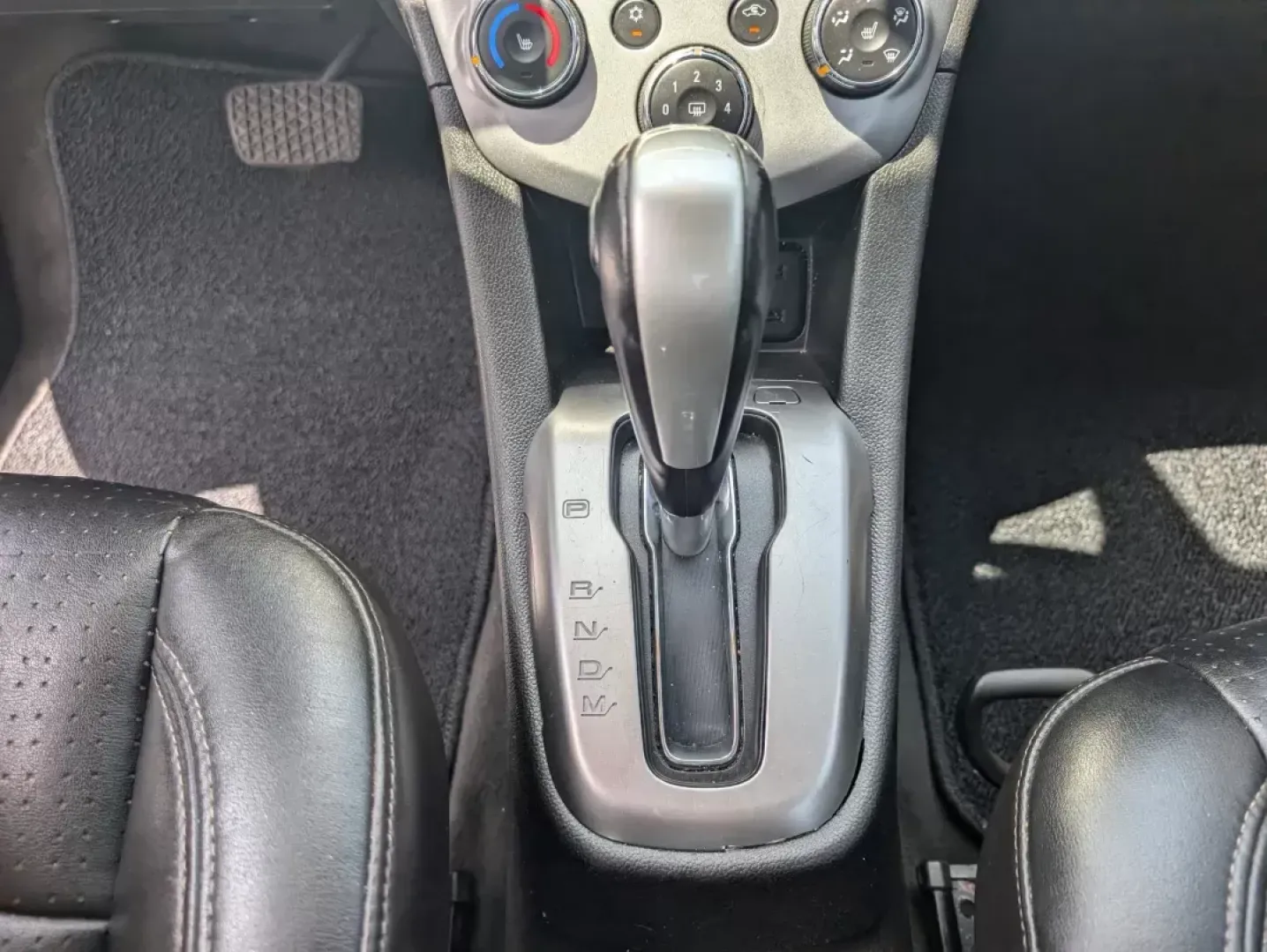 2018 /Jet Black/Dark Titanium Chevrolet Sonic Premier (1G1JF5SB4J4) with an Turbocharged Gas I4 1.4L/110 engine, 6-Speed Automatic transmission, located at 5115 14th Ave., Columbus, GA, 31904, (706) 323-0345, 32.511494, -84.971046 - 2018 Chevrolet Sonic Premier - Photo#13