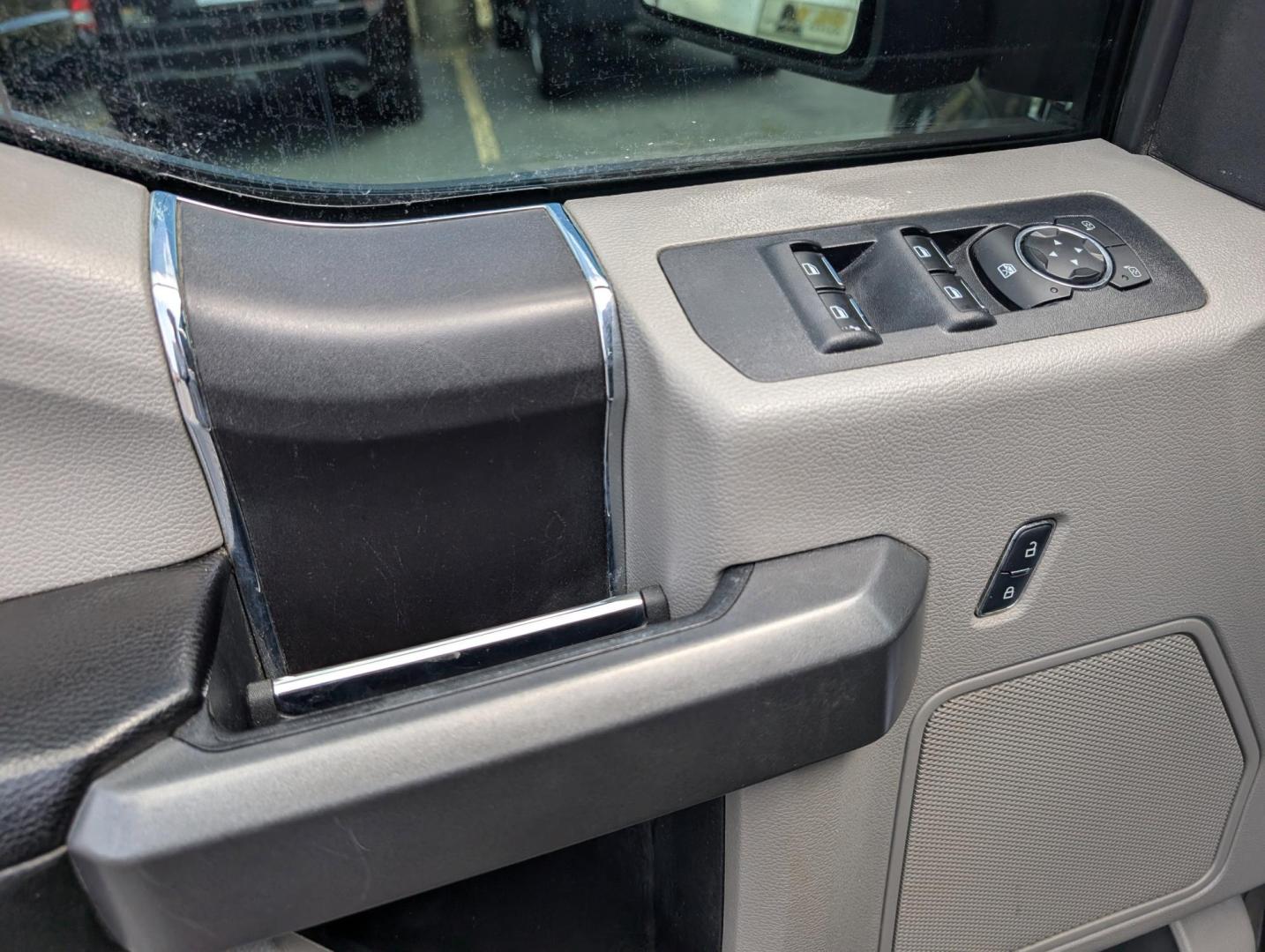 2018 Ford F-150 XLT (1FTEW1CB1JK) with an Regular Unleaded V-6 3.3 L/204 engine, 6-Speed Automatic w/OD transmission, located at 3959 U.S. 80 W, Phenix City, AL, 36870, (334) 297-4885, 32.469296, -85.135185 - 2018 Ford F-150 XLT - Photo#8