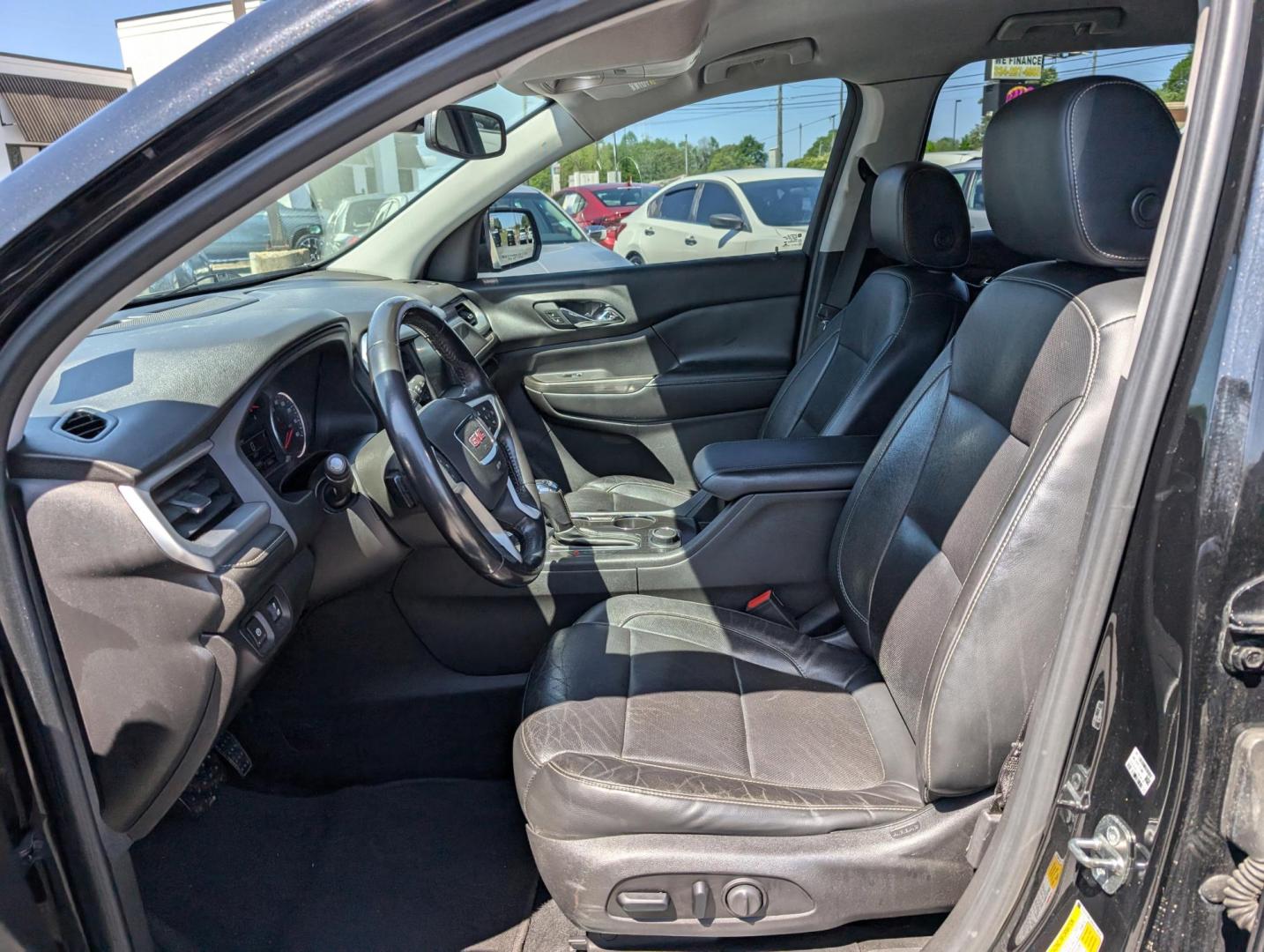 2018 /Jet Black GMC Acadia SLT (1GKKNMLS9JZ) with an Gas V6 3.6L/223 engine, 6-Speed Automatic transmission, located at 3959 U.S. 80 W, Phenix City, AL, 36870, (334) 297-4885, 32.469296, -85.135185 - 2018 GMC Acadia SLT - Photo#9