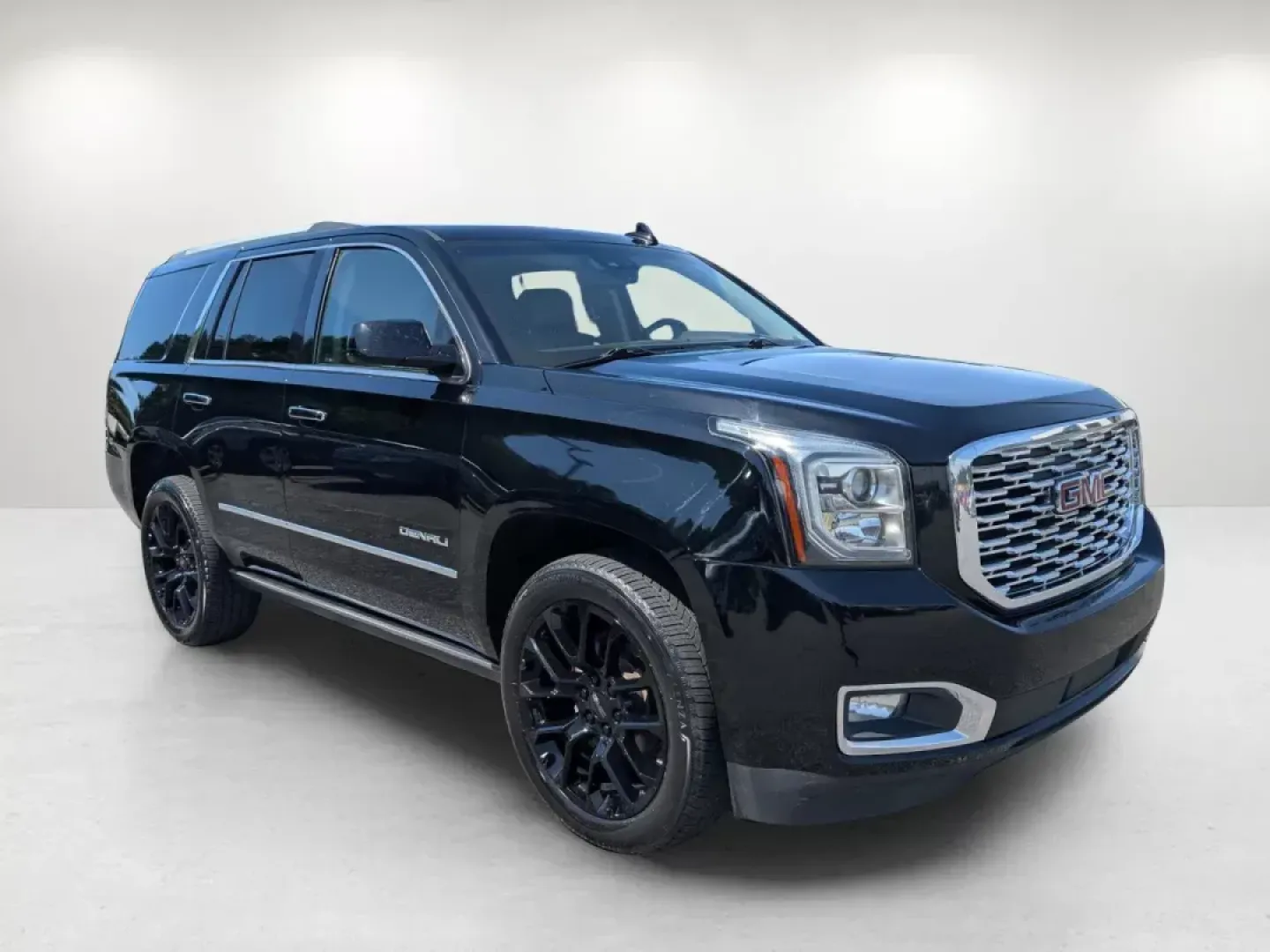 2018 /Cocoa/Dark Atmosphere GMC Yukon Denali (1GKS1CKJ7JR) with an Gas V8 6.2L/376 engine, 10-Speed Automatic transmission, located at 804 22nd Ave, Phenix City, AL, 36870, (334) 297-1860, 32.484749, -85.024475 - **Lifestyle-Driven Adventure Awaits: 2018 GMC Yukon Denali at Gils Auto - Phenix City #2**<br /> <br /> Are you ready to elevate your family adventures or weekend getaways? The 2018 GMC Yukon Denali is the perfect companion for those seeking a blend of luxury, performance, and practicality. This SUV - Photo#2