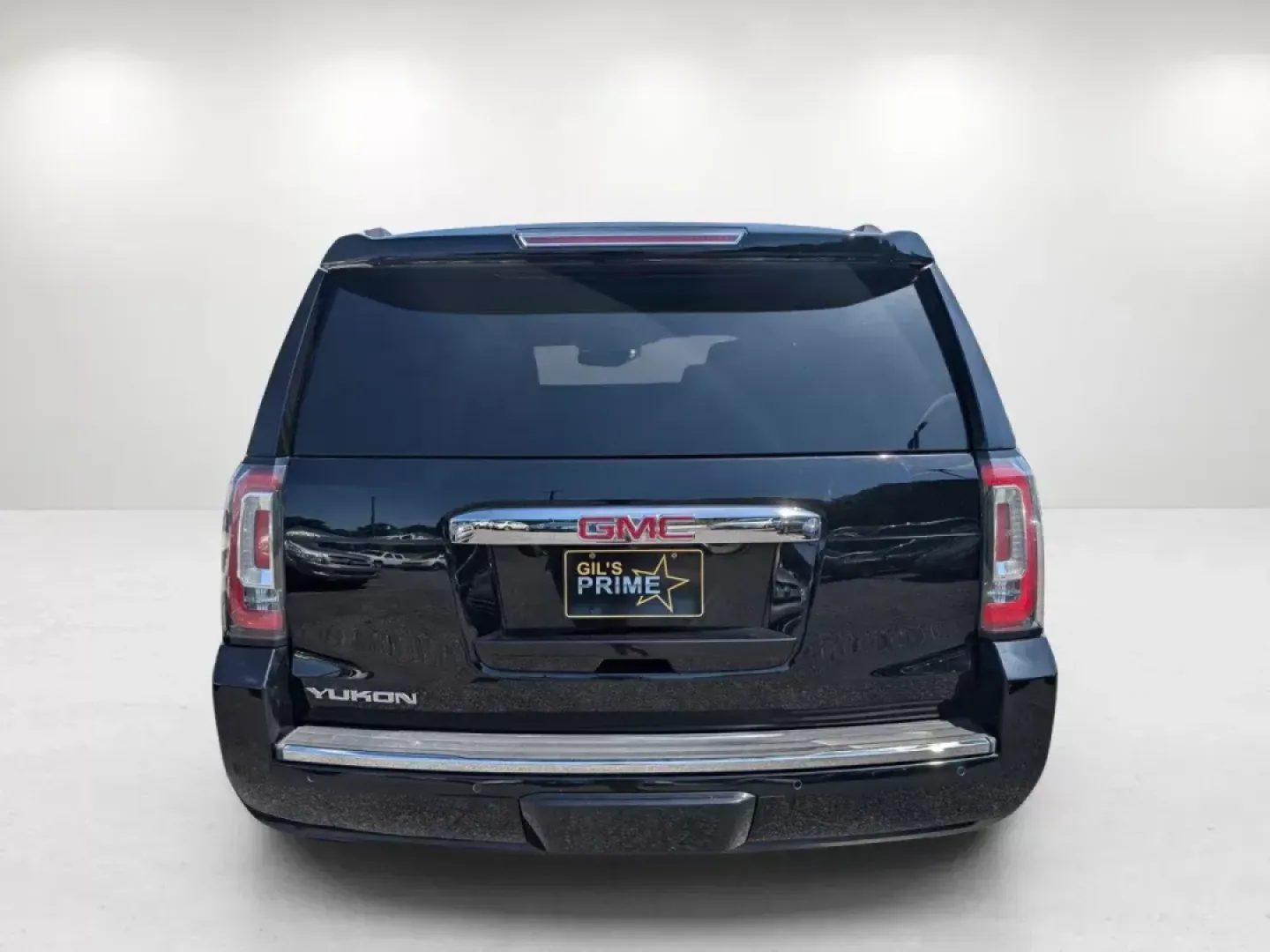 2018 /Cocoa/Dark Atmosphere GMC Yukon Denali (1GKS1CKJ7JR) with an Gas V8 6.2L/376 engine, 10-Speed Automatic transmission, located at 804 22nd Ave, Phenix City, AL, 36870, (334) 297-1860, 32.484749, -85.024475 - **Lifestyle-Driven Adventure Awaits: 2018 GMC Yukon Denali at Gils Auto - Phenix City #2**<br /> <br /> Are you ready to elevate your family adventures or weekend getaways? The 2018 GMC Yukon Denali is the perfect companion for those seeking a blend of luxury, performance, and practicality. This SUV - Photo#5