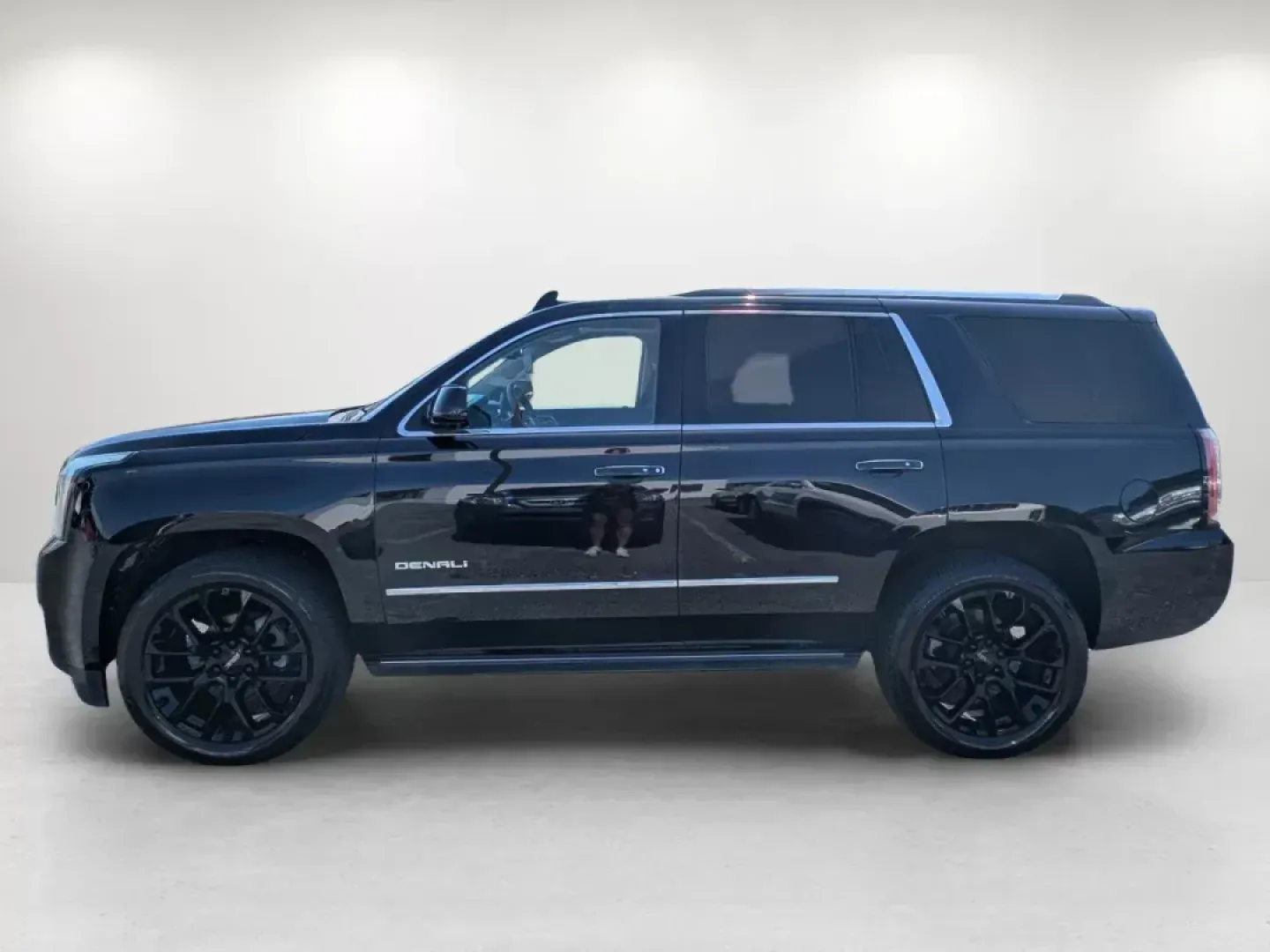 2018 /Cocoa/Dark Atmosphere GMC Yukon Denali (1GKS1CKJ7JR) with an Gas V8 6.2L/376 engine, 10-Speed Automatic transmission, located at 804 22nd Ave, Phenix City, AL, 36870, (334) 297-1860, 32.484749, -85.024475 - **Lifestyle-Driven Adventure Awaits: 2018 GMC Yukon Denali at Gils Auto - Phenix City #2**<br /> <br /> Are you ready to elevate your family adventures or weekend getaways? The 2018 GMC Yukon Denali is the perfect companion for those seeking a blend of luxury, performance, and practicality. This SUV - Photo#7