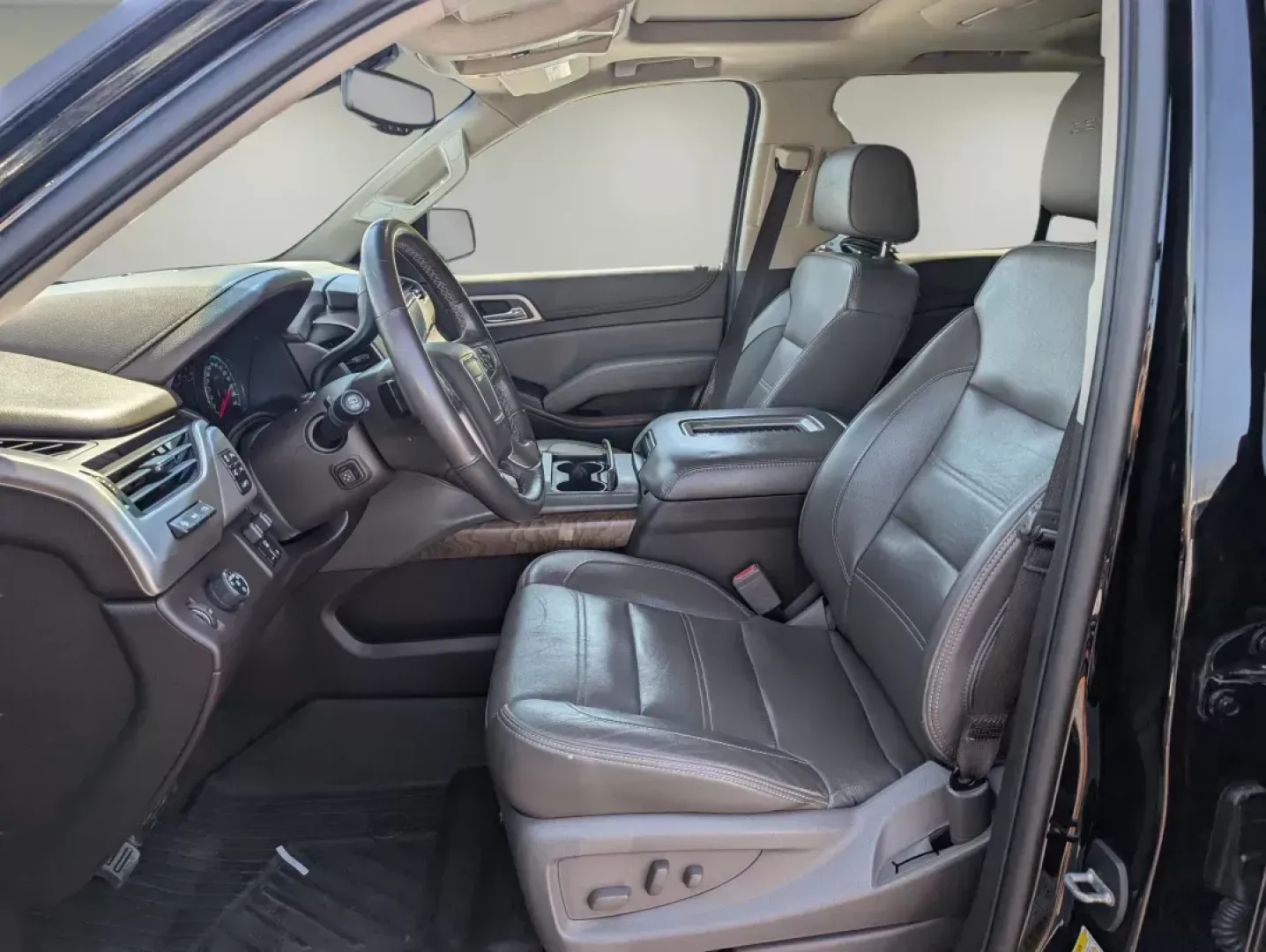 2018 /Cocoa/Dark Atmosphere GMC Yukon Denali (1GKS1CKJ7JR) with an Gas V8 6.2L/376 engine, 10-Speed Automatic transmission, located at 804 22nd Ave, Phenix City, AL, 36870, (334) 297-1860, 32.484749, -85.024475 - **Lifestyle-Driven Adventure Awaits: 2018 GMC Yukon Denali at Gils Auto - Phenix City #2**<br /> <br /> Are you ready to elevate your family adventures or weekend getaways? The 2018 GMC Yukon Denali is the perfect companion for those seeking a blend of luxury, performance, and practicality. This SUV - Photo#9