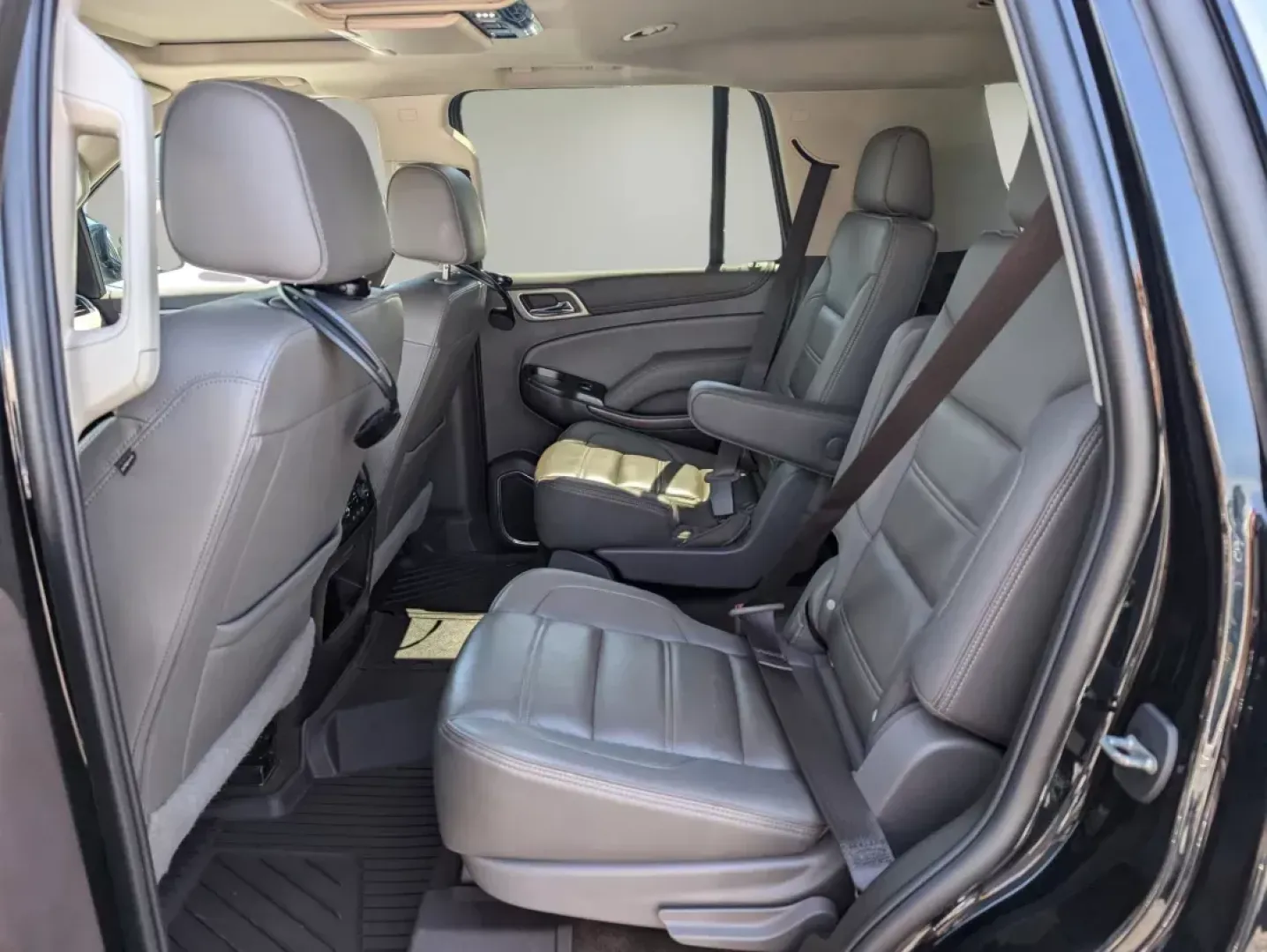 2018 /Cocoa/Dark Atmosphere GMC Yukon Denali (1GKS1CKJ7JR) with an Gas V8 6.2L/376 engine, 10-Speed Automatic transmission, located at 804 22nd Ave, Phenix City, AL, 36870, (334) 297-1860, 32.484749, -85.024475 - **Lifestyle-Driven Adventure Awaits: 2018 GMC Yukon Denali at Gils Auto - Phenix City #2**<br /> <br /> Are you ready to elevate your family adventures or weekend getaways? The 2018 GMC Yukon Denali is the perfect companion for those seeking a blend of luxury, performance, and practicality. This SUV - Photo#10