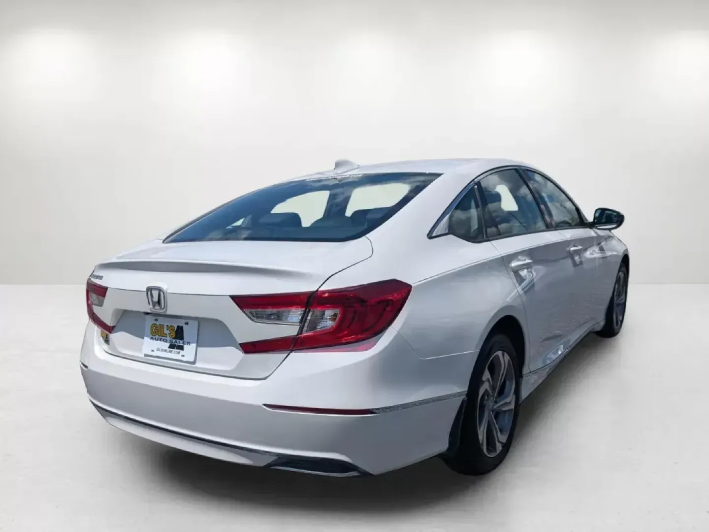 2018 Honda Accord Sedan EX 1.5T (1HGCV1F45JA) with an Intercooled Turbo Regular Unleaded I-4 1.5 L/91 engine, 1-Speed CVT w/OD transmission, located at 804 22nd Ave, Phenix City, AL, 36870, (334) 297-1860, 32.484749, -85.024475 - 2018 Honda Accord Sedan EX 1.5T - Photo#4
