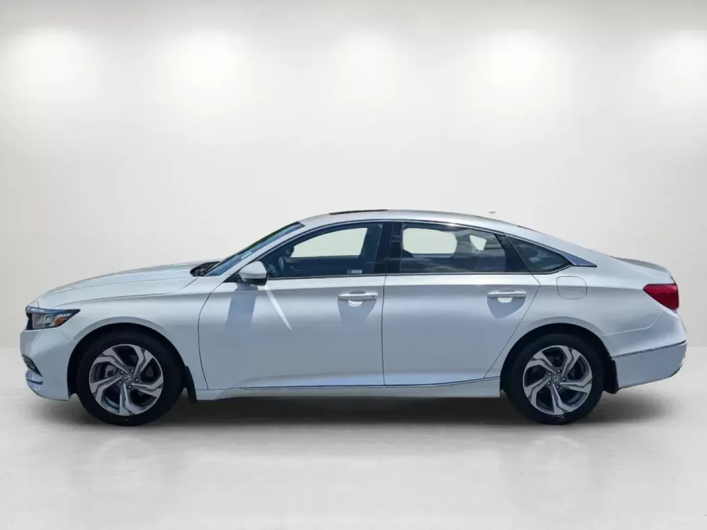 2018 Honda Accord Sedan EX 1.5T (1HGCV1F45JA) with an Intercooled Turbo Regular Unleaded I-4 1.5 L/91 engine, 1-Speed CVT w/OD transmission, located at 804 22nd Ave, Phenix City, AL, 36870, (334) 297-1860, 32.484749, -85.024475 - 2018 Honda Accord Sedan EX 1.5T - Photo#7