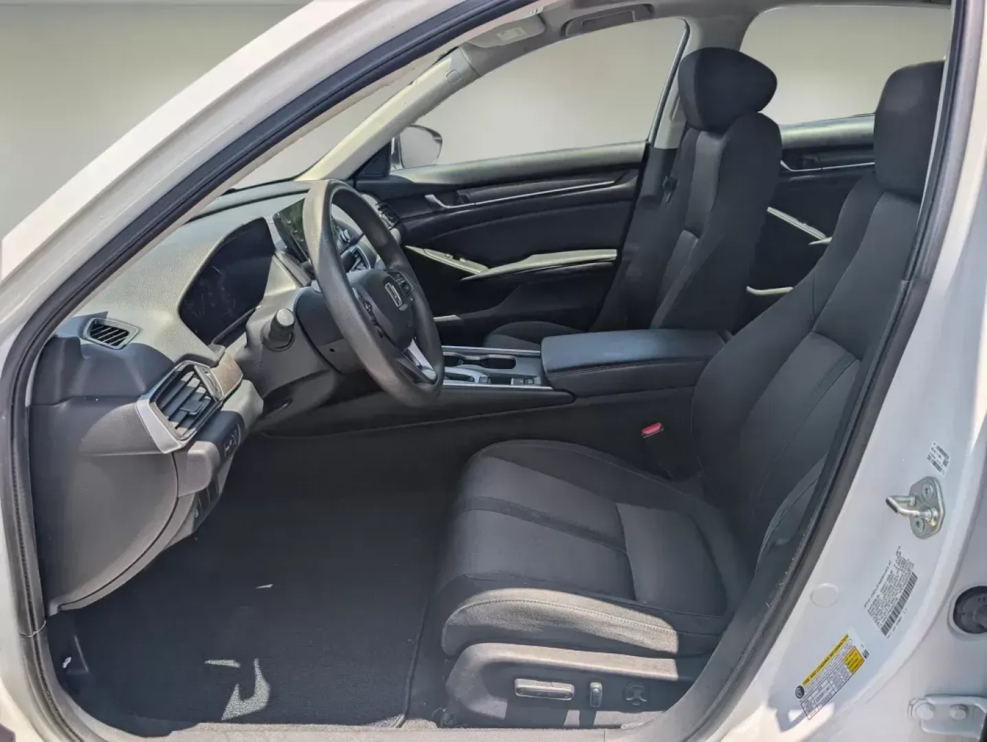 2018 Honda Accord Sedan EX 1.5T (1HGCV1F45JA) with an Intercooled Turbo Regular Unleaded I-4 1.5 L/91 engine, 1-Speed CVT w/OD transmission, located at 804 22nd Ave, Phenix City, AL, 36870, (334) 297-1860, 32.484749, -85.024475 - 2018 Honda Accord Sedan EX 1.5T - Photo#9