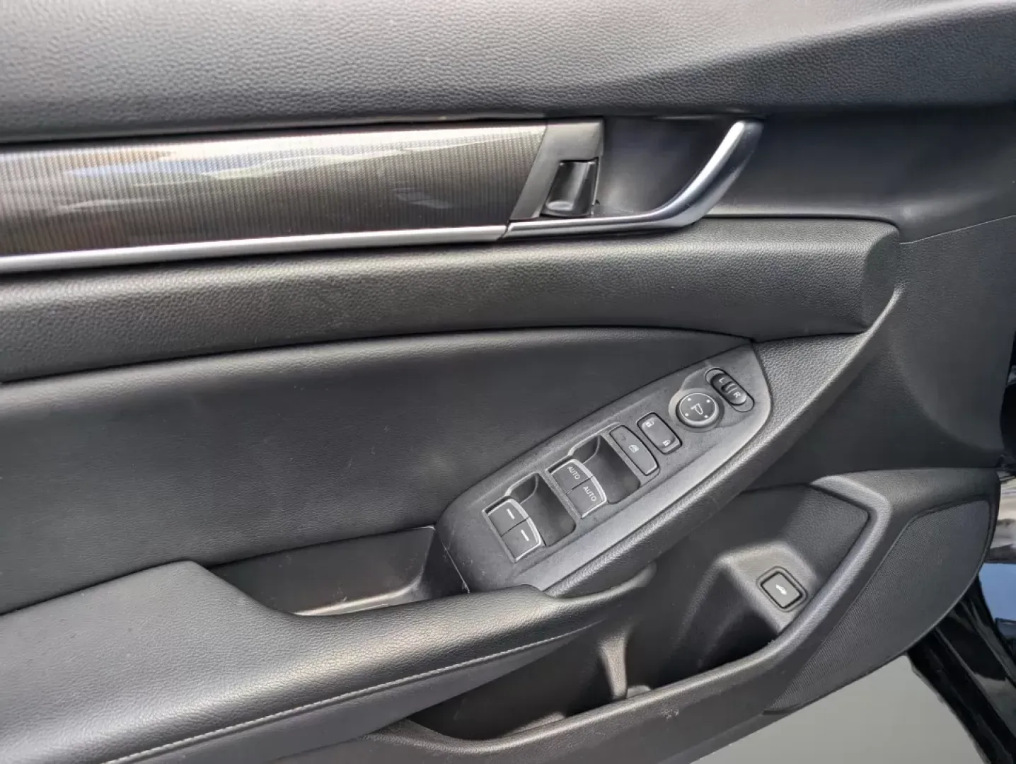 2018 Honda Accord Sedan Sport 1.5T (1HGCV1F31JA) with an Other engine, located at 3959 U.S. 80 W, Phenix City, AL, 36870, (334) 297-4885, 32.469296, -85.135185 - **Unleash Your Driving Experience with the 2018 Honda Accord Sedan at Gils Auto - Phenix City!**<br /> <br /> Are you ready to elevate your daily commute or embark on weekend adventures? The 2018 Honda Accord Sedan, available now at Gils Auto in Phenix City, AL, is the perfect vehicle for anyone see - Photo#9