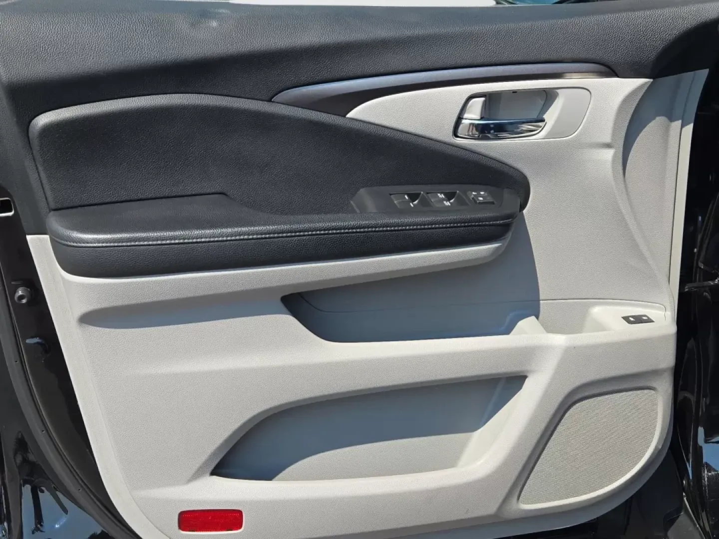 2018 Honda Pilot EX-L (5FNYF5H63JB) with an Other engine, located at 521 Old Farm Lane Rd, Prattville, AL, 36066, (334) 325-1505, 32.482460, -86.416367 - Rev up your lifestyle with the perfect blend of comfort and versatility! Whether you're carting the kids to soccer practice, gearing up for an adventurous weekend getaway, or simply tackling your daily commute, the 2018 Honda Pilot EX-L is your ideal companion. This spacious SUV offers ample room, a - Photo#10