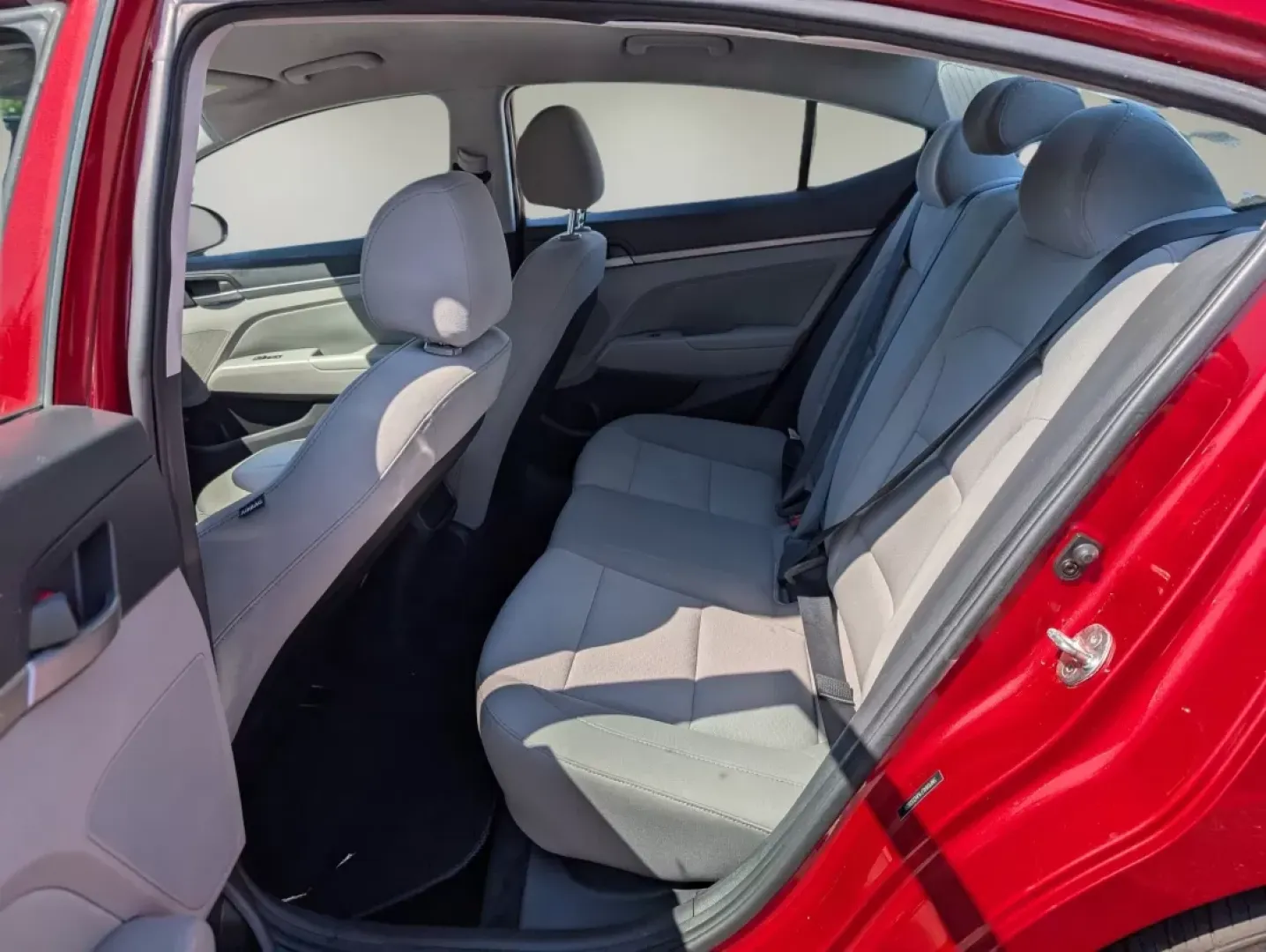 2018 /Gray Hyundai Elantra SEL (5NPD84LF9JH) with an Other engine, located at 7000 Northlake Connector, Columbus, GA, 31904, (706) 987-8085, 32.524975, -84.978134 - Experience the freedom of the open road with the 2018 Hyundai Elantra SEL, a perfect companion for your daily commute or weekend adventures. Whether you're navigating through the bustling streets of Phenix City or embarking on a cross-country road trip, this stylish sedan delivers reliability and co - Photo#10