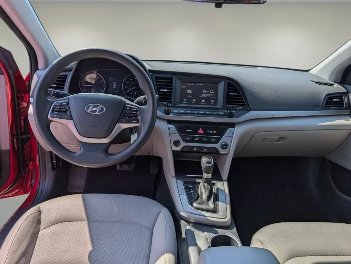 2018 /Gray Hyundai Elantra SEL (5NPD84LF9JH) with an Other engine, located at 7000 Northlake Connector, Columbus, GA, 31904, (706) 987-8085, 32.524975, -84.978134 - Experience the freedom of the open road with the 2018 Hyundai Elantra SEL, a perfect companion for your daily commute or weekend adventures. Whether you're navigating through the bustling streets of Phenix City or embarking on a cross-country road trip, this stylish sedan delivers reliability and co - Photo#11