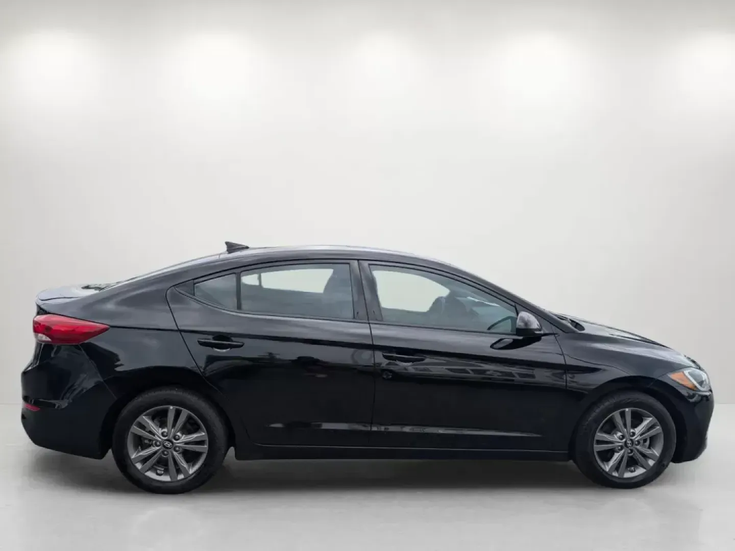 2018 /Beige Hyundai Elantra Value Edition (5NPD84LF9JH) with an Regular Unleaded I-4 2.0 L/122 engine, 6-Speed Automatic w/OD transmission, located at 804 22nd Ave, Phenix City, AL, 36870, (334) 297-1860, 32.484749, -85.024475 - 2018 Hyundai Elantra Value Edition - Photo#3