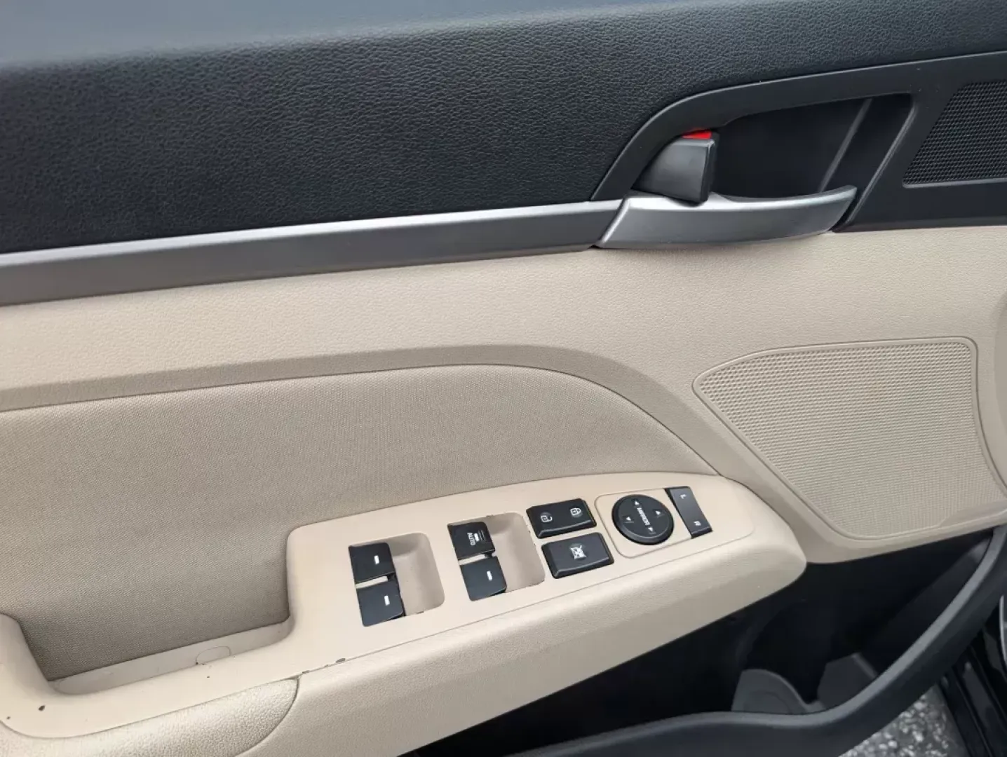 2018 /Beige Hyundai Elantra Value Edition (5NPD84LF9JH) with an Regular Unleaded I-4 2.0 L/122 engine, 6-Speed Automatic w/OD transmission, located at 804 22nd Ave, Phenix City, AL, 36870, (334) 297-1860, 32.484749, -85.024475 - 2018 Hyundai Elantra Value Edition - Photo#8