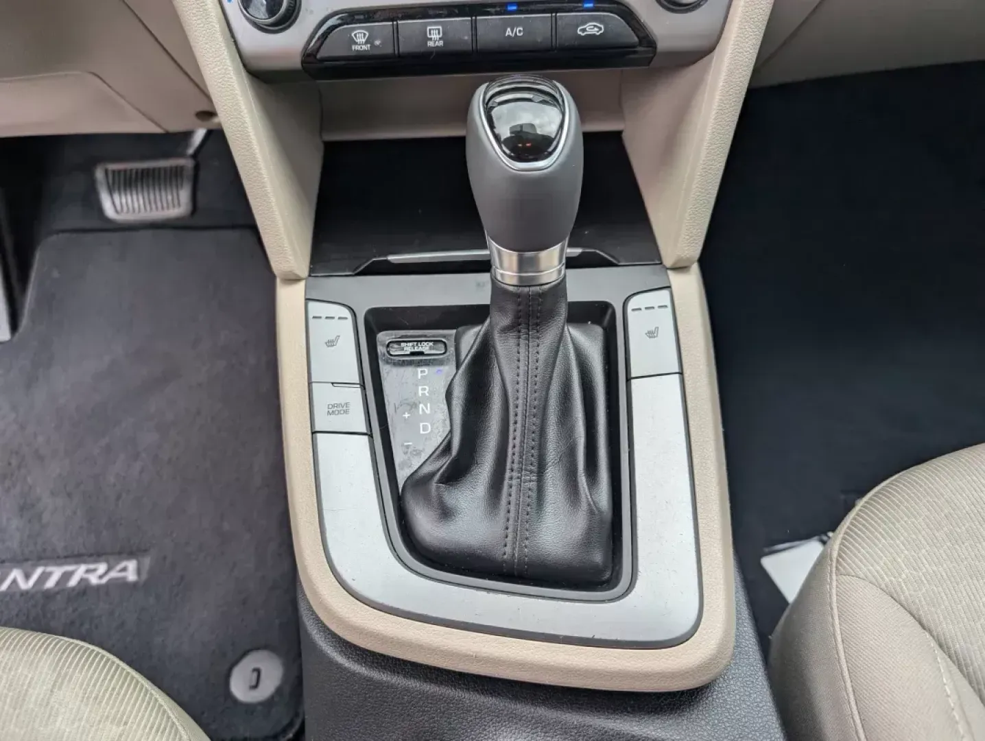 2018 /Beige Hyundai Elantra Value Edition (5NPD84LF9JH) with an Regular Unleaded I-4 2.0 L/122 engine, 6-Speed Automatic w/OD transmission, located at 804 22nd Ave, Phenix City, AL, 36870, (334) 297-1860, 32.484749, -85.024475 - 2018 Hyundai Elantra Value Edition - Photo#13