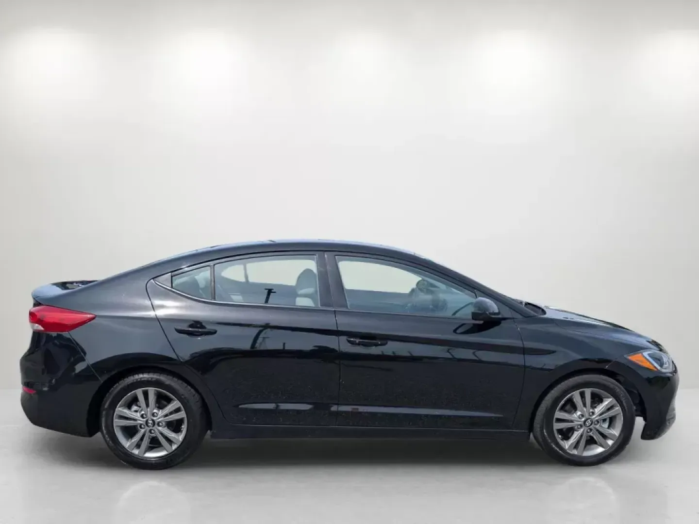 2018 /Gray Hyundai Elantra Value Edition (5NPD84LF1JH) with an Regular Unleaded I-4 2.0 L/122 engine, 6-Speed Automatic w/OD transmission, located at 3959 U.S. 80 W, Phenix City, AL, 36870, (334) 297-4885, 32.469296, -85.135185 - 2018 Hyundai Elantra Value Edition - Photo#3