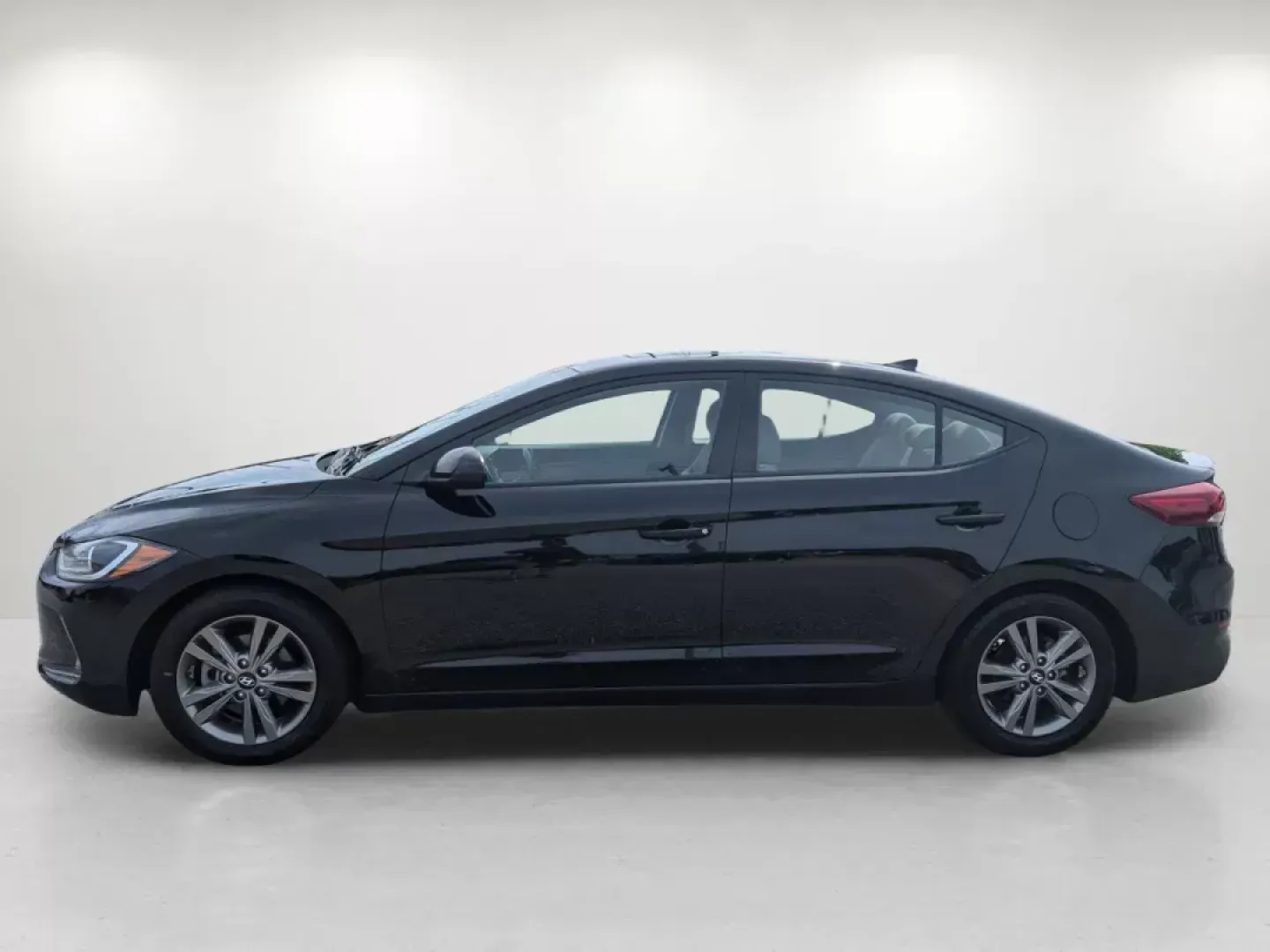 2018 /Gray Hyundai Elantra Value Edition (5NPD84LF1JH) with an Regular Unleaded I-4 2.0 L/122 engine, 6-Speed Automatic w/OD transmission, located at 3959 U.S. 80 W, Phenix City, AL, 36870, (334) 297-4885, 32.469296, -85.135185 - 2018 Hyundai Elantra Value Edition - Photo#7