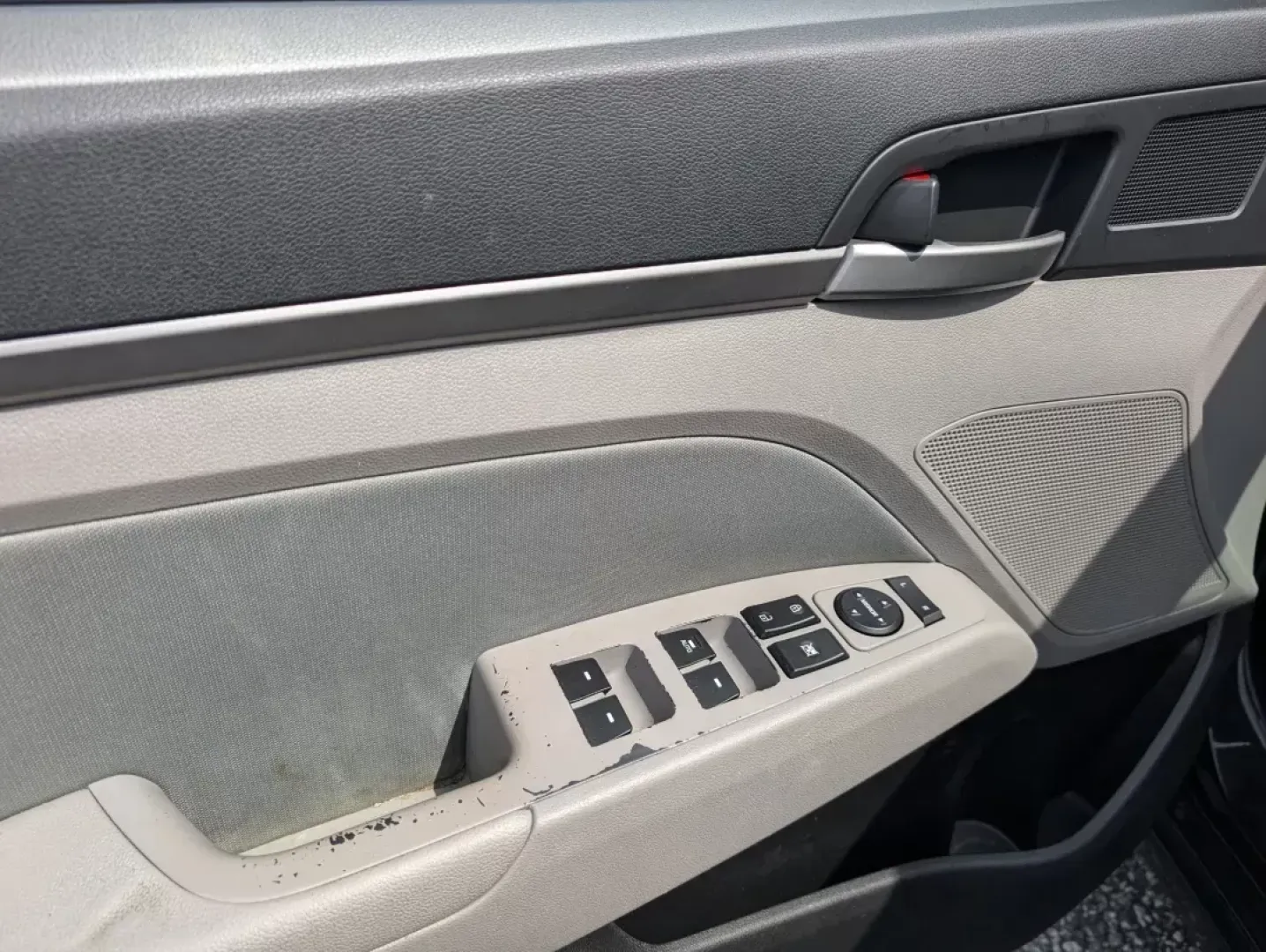 2018 /Gray Hyundai Elantra Value Edition (5NPD84LF1JH) with an Regular Unleaded I-4 2.0 L/122 engine, 6-Speed Automatic w/OD transmission, located at 3959 U.S. 80 W, Phenix City, AL, 36870, (334) 297-4885, 32.469296, -85.135185 - 2018 Hyundai Elantra Value Edition - Photo#8