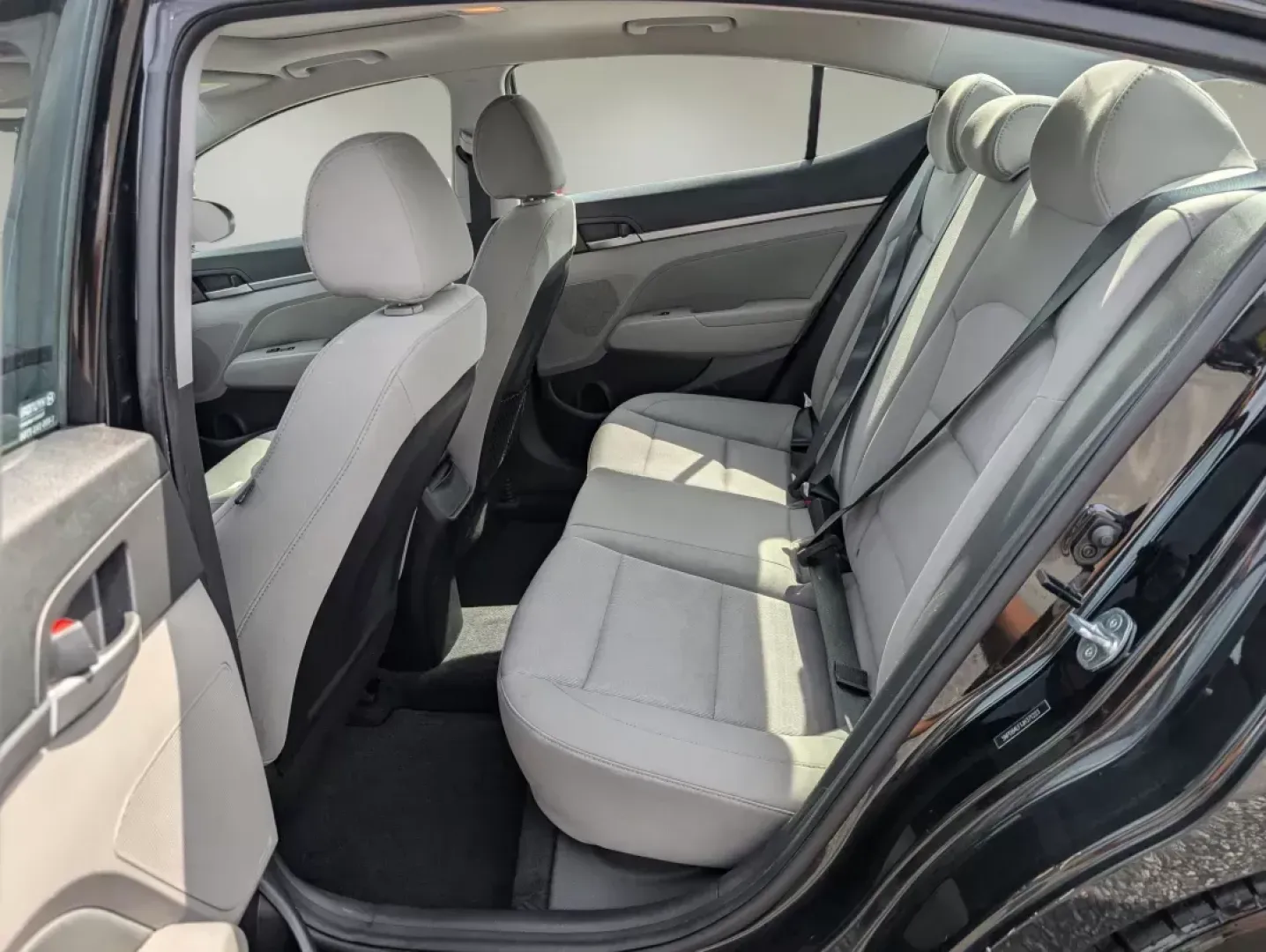 2018 /Gray Hyundai Elantra Value Edition (5NPD84LF1JH) with an Regular Unleaded I-4 2.0 L/122 engine, 6-Speed Automatic w/OD transmission, located at 3959 U.S. 80 W, Phenix City, AL, 36870, (334) 297-4885, 32.469296, -85.135185 - 2018 Hyundai Elantra Value Edition - Photo#10