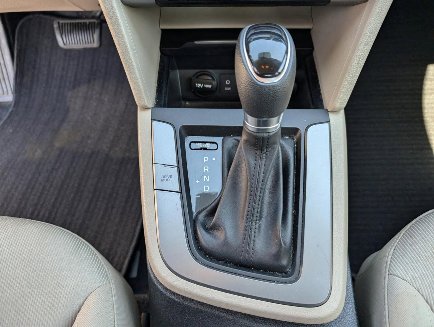 2018 /Beige Hyundai Elantra SEL (5NPD84LF9JH) with an Regular Unleaded I-4 2.0 L/122 engine, 6-Speed Automatic w/OD transmission, located at 7000 Northlake Connector, Columbus, GA, 31904, (706) 987-8085, 32.524975, -84.978134 - 2018 Hyundai Elantra SEL - Photo#12