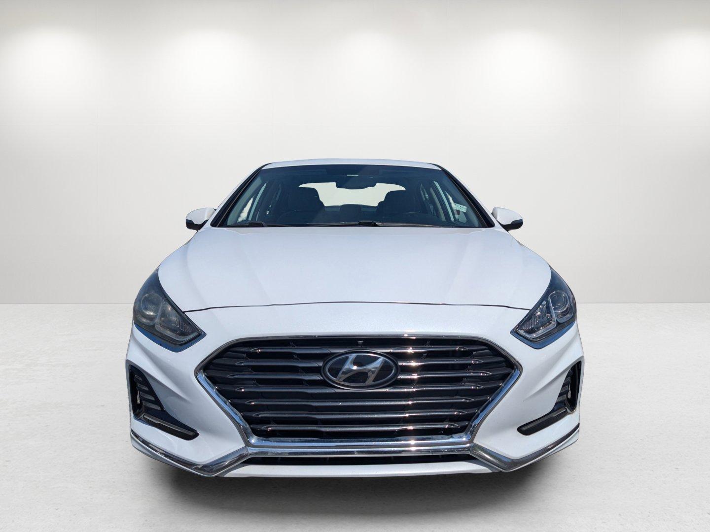 2018 /Gray Hyundai Sonata SEL (5NPE34AF7JH) with an Regular Unleaded I-4 2.4 L/144 engine, 6-Speed Automatic w/OD transmission, located at 7000 Northlake Connector, Columbus, GA, 31904, (706) 987-8085, 32.524975, -84.978134 - 2018 Hyundai Sonata SEL - Photo#2