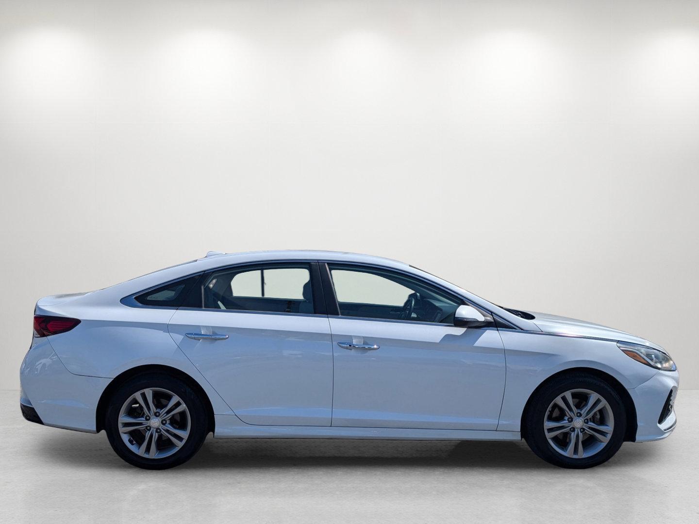 2018 /Gray Hyundai Sonata SEL (5NPE34AF7JH) with an Regular Unleaded I-4 2.4 L/144 engine, 6-Speed Automatic w/OD transmission, located at 7000 Northlake Connector, Columbus, GA, 31904, (706) 987-8085, 32.524975, -84.978134 - 2018 Hyundai Sonata SEL - Photo#4