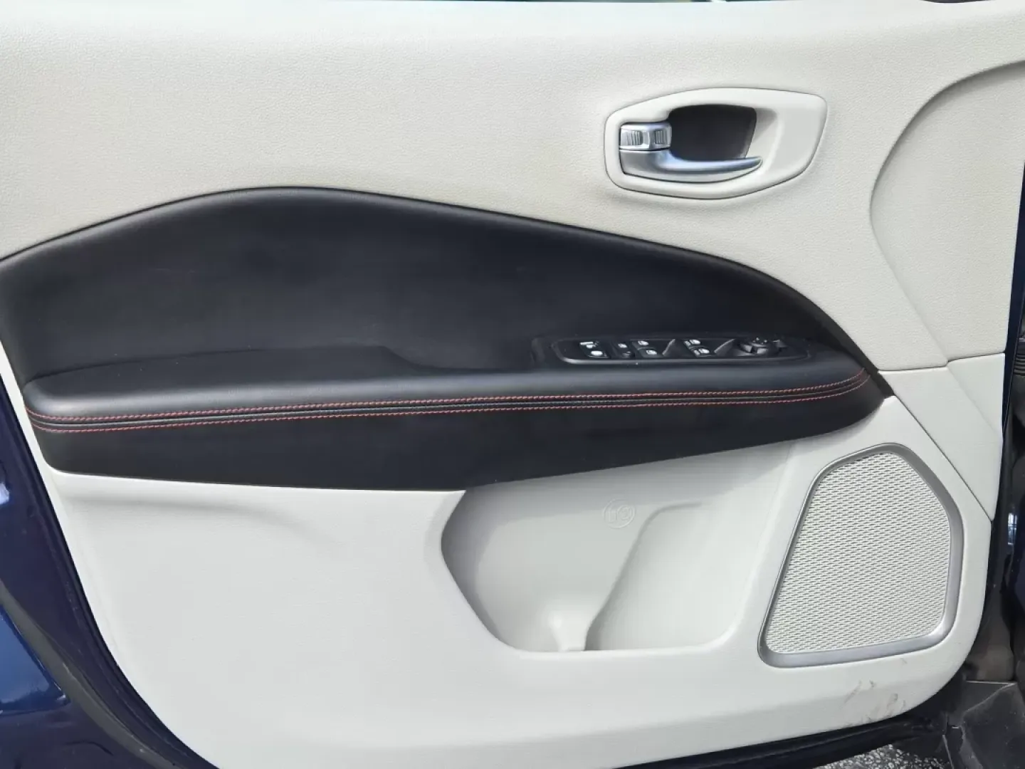 2018 /Ski Gray/Black Jeep Compass Limited (3C4NJCCB7JT) with an Other engine, located at 3959 U.S. 80 W, Phenix City, AL, 36870, (334) 297-4885, 32.469296, -85.135185 - ### Discover Your Next Adventure with the 2018 Jeep Compass Limited<br /> <br /> Are you ready to embark on exciting weekend getaways or tackle your daily commute with confidence? The 2018 Jeep Compass Limited is the perfect companion for both adventure seekers and practical drivers alike. With its - Photo#9