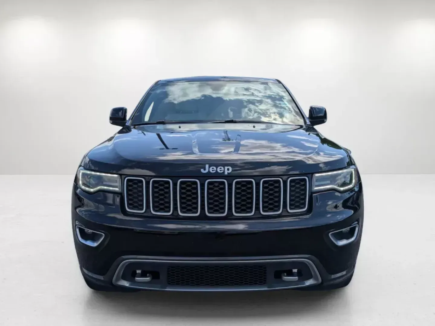 2018 /Light Grey/Black Jeep Grand Cherokee Sterling Edition (1C4RJEBG7JC) with an Regular Unleaded V-6 3.6 L/220 engine, 8-Speed Automatic w/OD transmission, located at 3959 U.S. 80 W, Phenix City, AL, 36870, (334) 297-4885, 32.469296, -85.135185 - 2018 Jeep Grand Cherokee Sterling Edition - Photo#2
