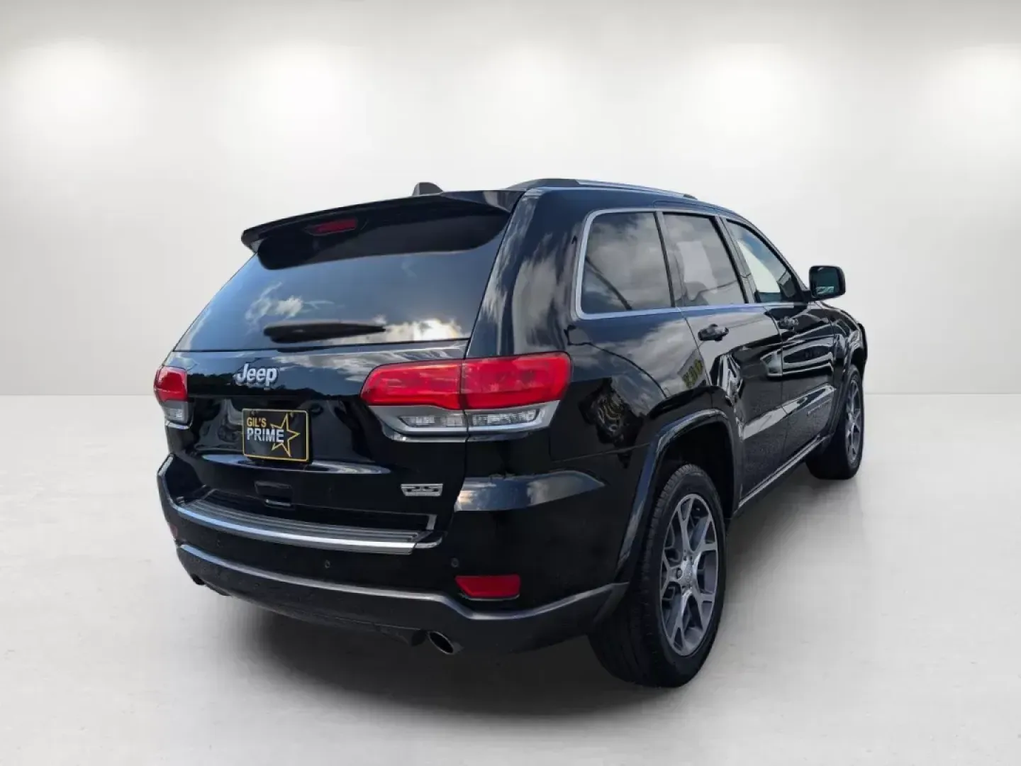 2018 /Light Grey/Black Jeep Grand Cherokee Sterling Edition (1C4RJEBG7JC) with an Regular Unleaded V-6 3.6 L/220 engine, 8-Speed Automatic w/OD transmission, located at 3959 U.S. 80 W, Phenix City, AL, 36870, (334) 297-4885, 32.469296, -85.135185 - 2018 Jeep Grand Cherokee Sterling Edition - Photo#5