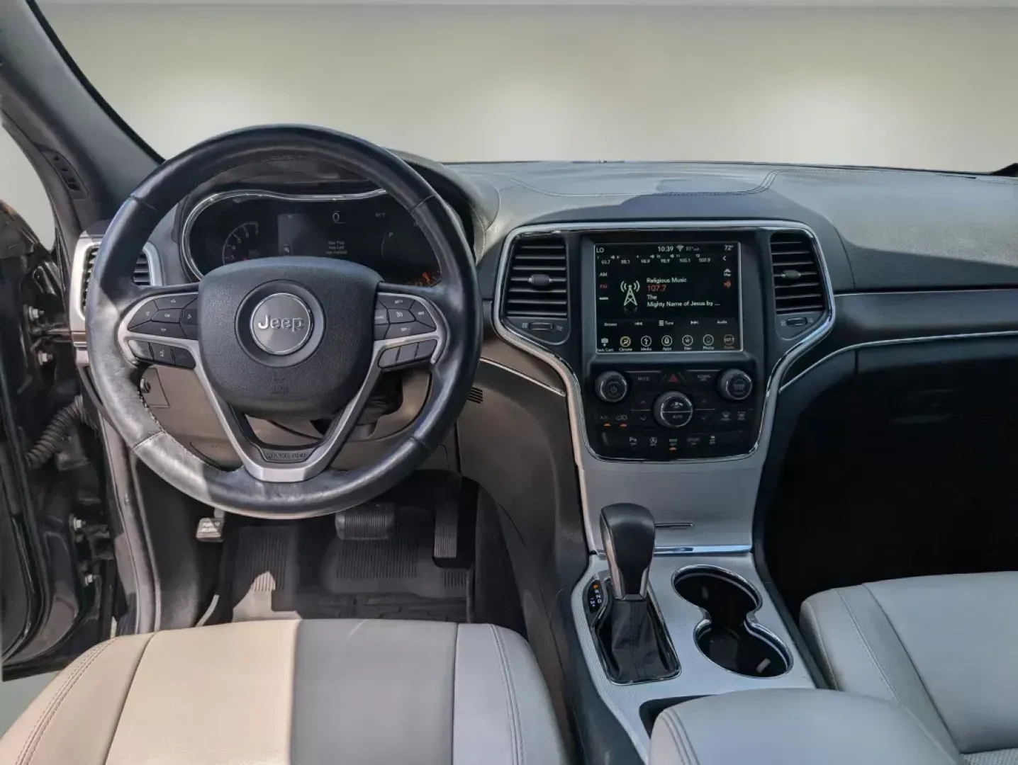 2018 /Light Grey/Black Jeep Grand Cherokee Sterling Edition (1C4RJEBG7JC) with an Regular Unleaded V-6 3.6 L/220 engine, 8-Speed Automatic w/OD transmission, located at 3959 U.S. 80 W, Phenix City, AL, 36870, (334) 297-4885, 32.469296, -85.135185 - 2018 Jeep Grand Cherokee Sterling Edition - Photo#12