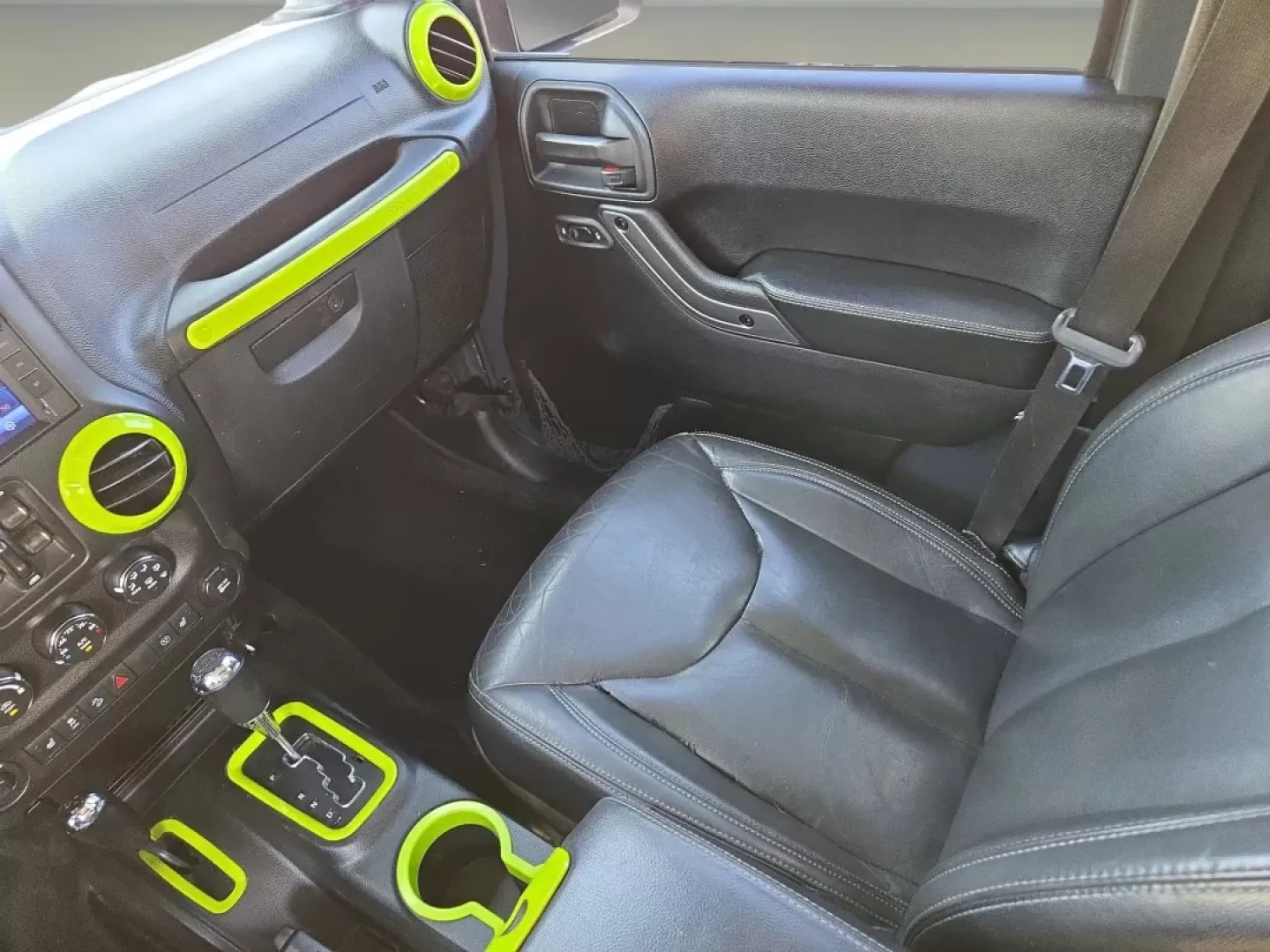 2018 /Black Jeep Wrangler Altitude (1C4BJWEG6JL) with an Other engine, located at 521 Old Farm Lane Rd, Prattville, AL, 36066, (334) 325-1505, 32.482460, -86.416367 - **Adventure Awaits: Drive Home This 2018 Jeep Wrangler Altitude!**<br /> <br /> Are you ready to embark on your next big adventure? Whether you're planning weekend getaways, tackling off-road trails, or simply cruising the streets of Prattville, AL, this 2018 Jeep Wrangler Altitude is the perfect co - Photo#15