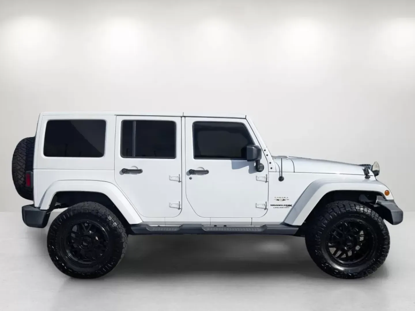 2018 /Black Jeep Wrangler Sahara (1C4BJWEG4JL) with an Other engine, located at 7000 Northlake Connector, Columbus, GA, 31904, (706) 987-8085, 32.524975, -84.978134 - **Adventure Awaits: 2018 Jeep Wrangler Sahara at Gils Auto**<br /> <br /> Are you ready to embark on your next adventure? Whether you're planning a weekend getaway to the stunning landscapes of Lake Martin or navigating through the vibrant streets of Phenix City, this 2018 Jeep Wrangler Sahara is yo - Photo#3