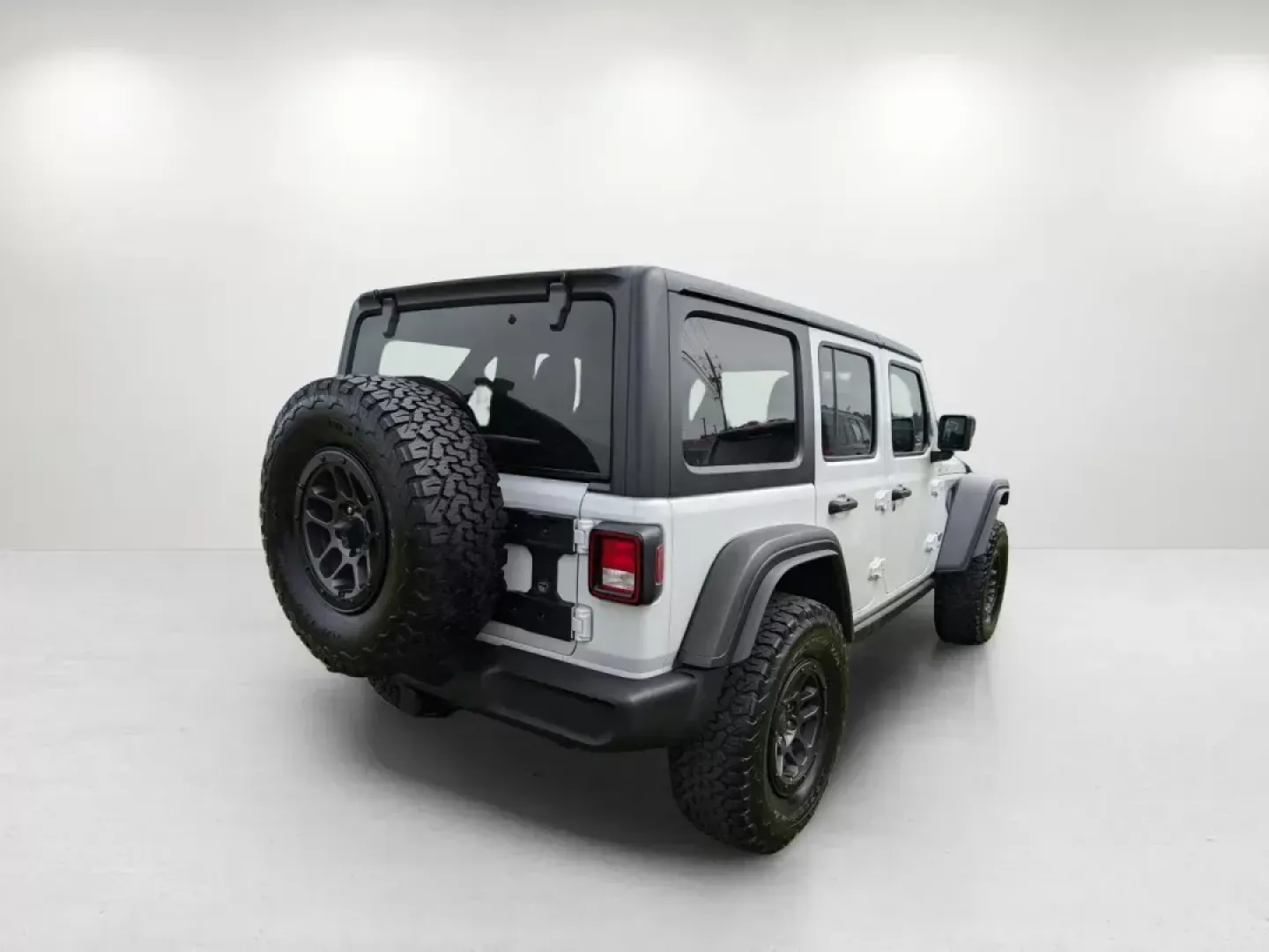 2018 /Black Jeep Wrangler Unlimited Sport S (1C4HJXDG2JW) with an Regular Unleaded V-6 3.6 L/220 engine, 6-Speed Manual w/OD transmission, located at 521 Old Farm Lane Rd, Prattville, AL, 36066, (334) 325-1505, 32.482460, -86.416367 - **Unleash Adventure with the 2018 Jeep Wrangler Unlimited Sport S Your Perfect Companion for Weekend Getaways!**<br /> <br /> Are you ready to take on the open road with friends and family? Look no further than this stunning 2018 Jeep Wrangler Unlimited Sport S, available now at Gils Auto - Prattvi - Photo#4