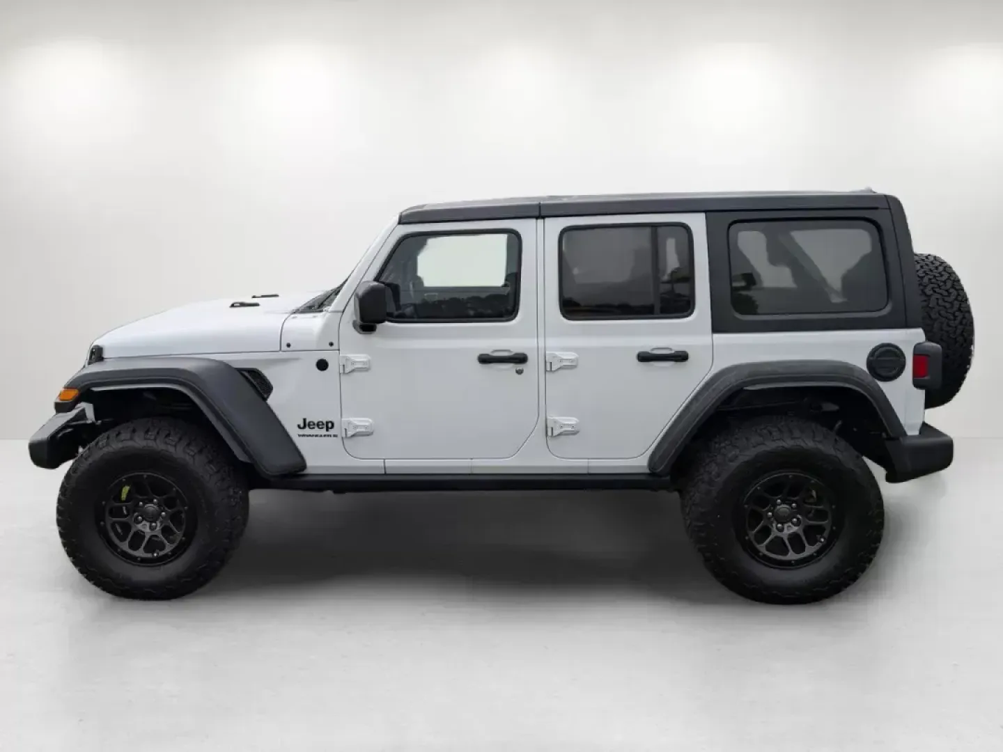 2018 /Black Jeep Wrangler Unlimited Sport S (1C4HJXDG2JW) with an Regular Unleaded V-6 3.6 L/220 engine, 6-Speed Manual w/OD transmission, located at 521 Old Farm Lane Rd, Prattville, AL, 36066, (334) 325-1505, 32.482460, -86.416367 - **Unleash Adventure with the 2018 Jeep Wrangler Unlimited Sport S Your Perfect Companion for Weekend Getaways!**<br /> <br /> Are you ready to take on the open road with friends and family? Look no further than this stunning 2018 Jeep Wrangler Unlimited Sport S, available now at Gils Auto - Prattvi - Photo#6