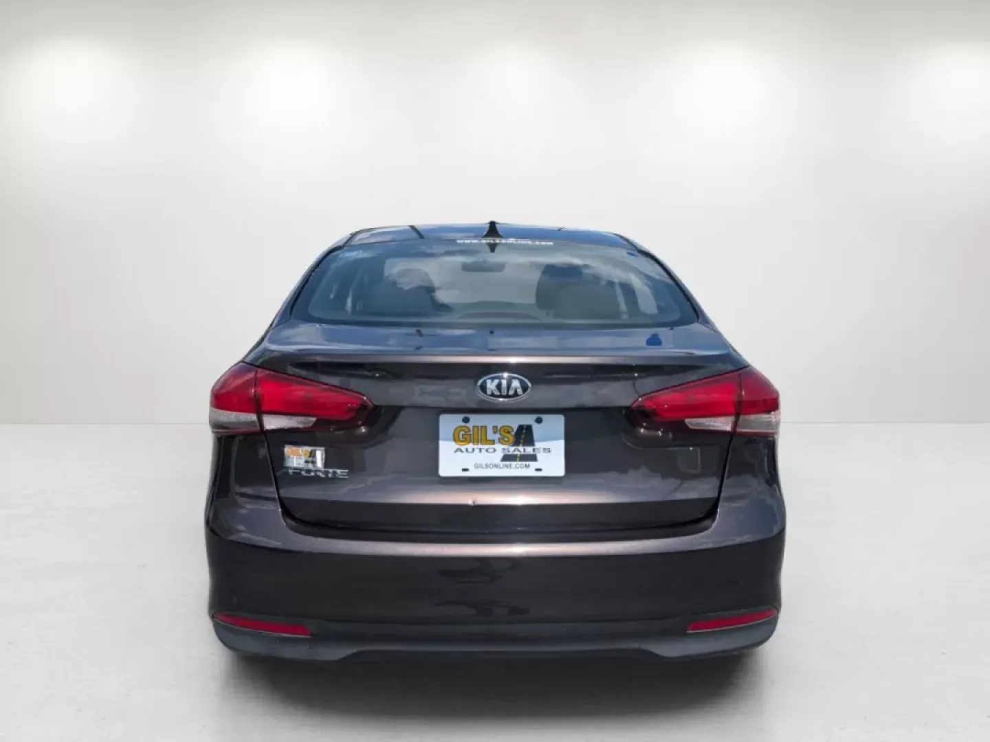 2018 /Black Kia Forte LX (3KPFK4A7XJE) with an Other engine, located at 804 22nd Ave, Phenix City, AL, 36870, (334) 297-1860, 32.484749, -85.024475 - Are you on the hunt for a reliable vehicle that perfectly balances comfort, style, and affordability? Look no further than this stunning 2018 Kia Forte LX, available now at Gils Auto in Phenix City, Alabama. Whether you're commuting to work, running errands, or planning a weekend getaway, this sedan - Photo#5