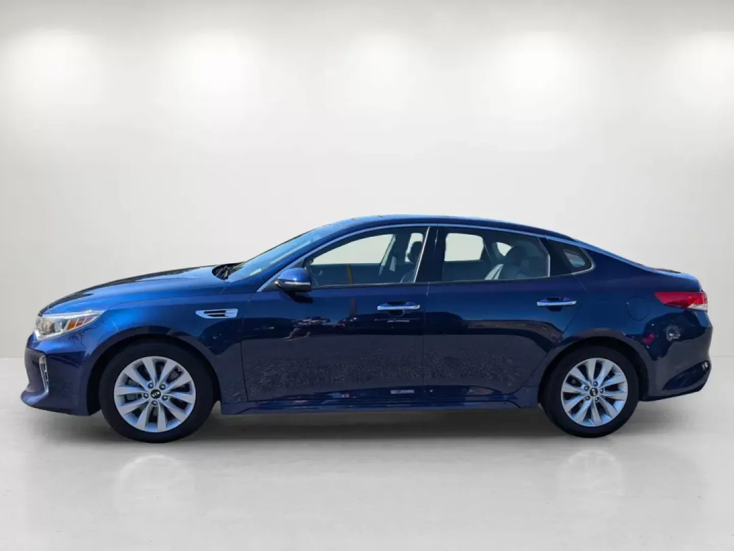 2018 /Black Kia Optima EX (5XXGU4L31JG) with an Regular Unleaded I-4 2.4 L/144 engine, 6-Speed Automatic w/OD transmission, located at 3959 U.S. 80 W, Phenix City, AL, 36870, (334) 297-4885, 32.469296, -85.135185 - 2018 Kia Optima EX - Photo#1