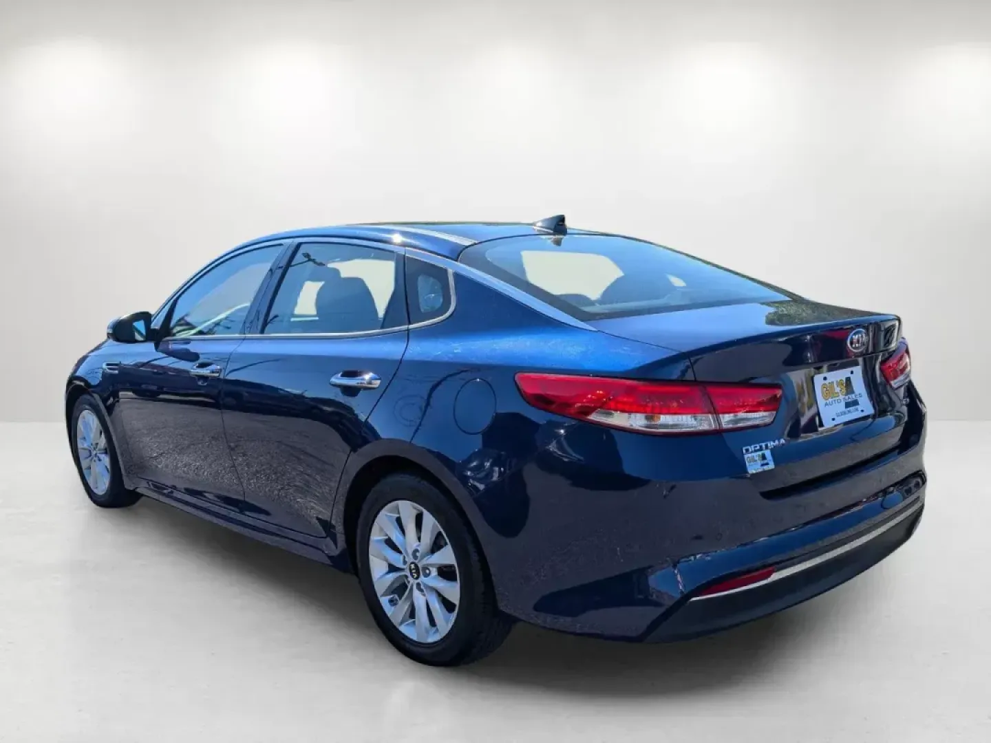 2018 /Black Kia Optima EX (5XXGU4L31JG) with an Regular Unleaded I-4 2.4 L/144 engine, 6-Speed Automatic w/OD transmission, located at 3959 U.S. 80 W, Phenix City, AL, 36870, (334) 297-4885, 32.469296, -85.135185 - 2018 Kia Optima EX - Photo#2