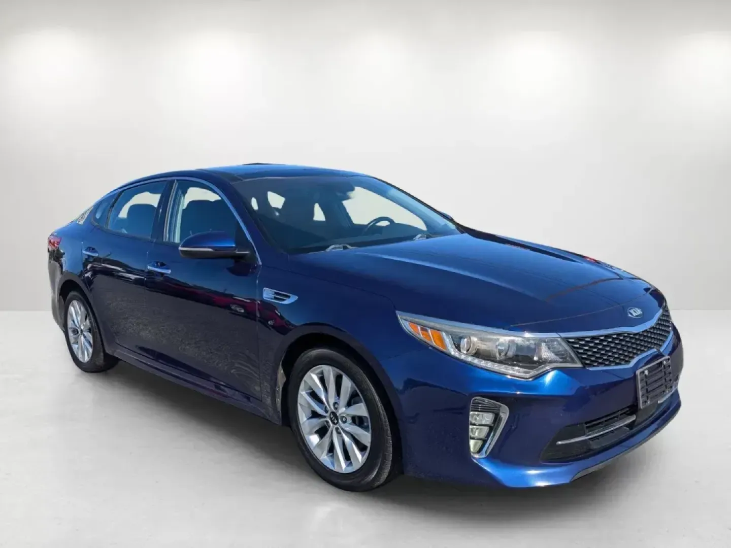 2018 /Black Kia Optima EX (5XXGU4L31JG) with an Regular Unleaded I-4 2.4 L/144 engine, 6-Speed Automatic w/OD transmission, located at 3959 U.S. 80 W, Phenix City, AL, 36870, (334) 297-4885, 32.469296, -85.135185 - 2018 Kia Optima EX - Photo#6