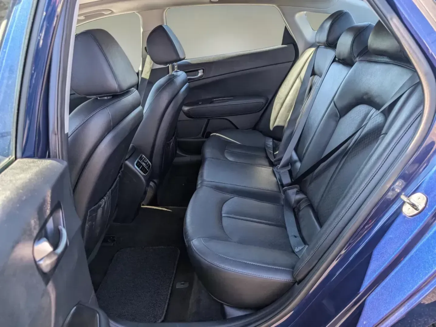 2018 /Black Kia Optima EX (5XXGU4L31JG) with an Regular Unleaded I-4 2.4 L/144 engine, 6-Speed Automatic w/OD transmission, located at 3959 U.S. 80 W, Phenix City, AL, 36870, (334) 297-4885, 32.469296, -85.135185 - 2018 Kia Optima EX - Photo#10